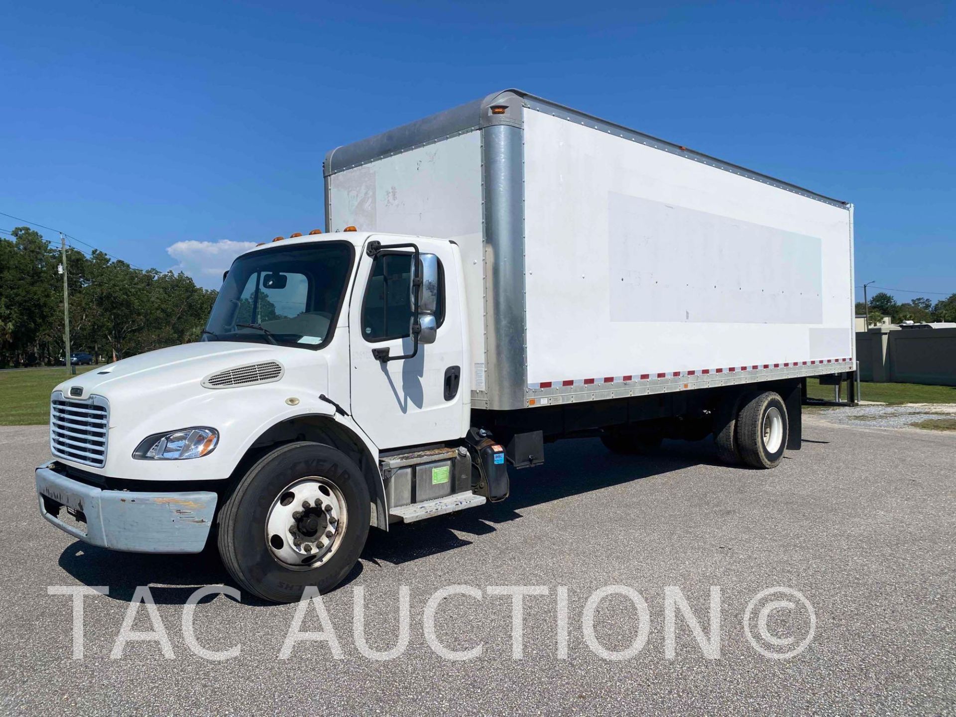 2016 Freightliner M2106 26ft Box Truck