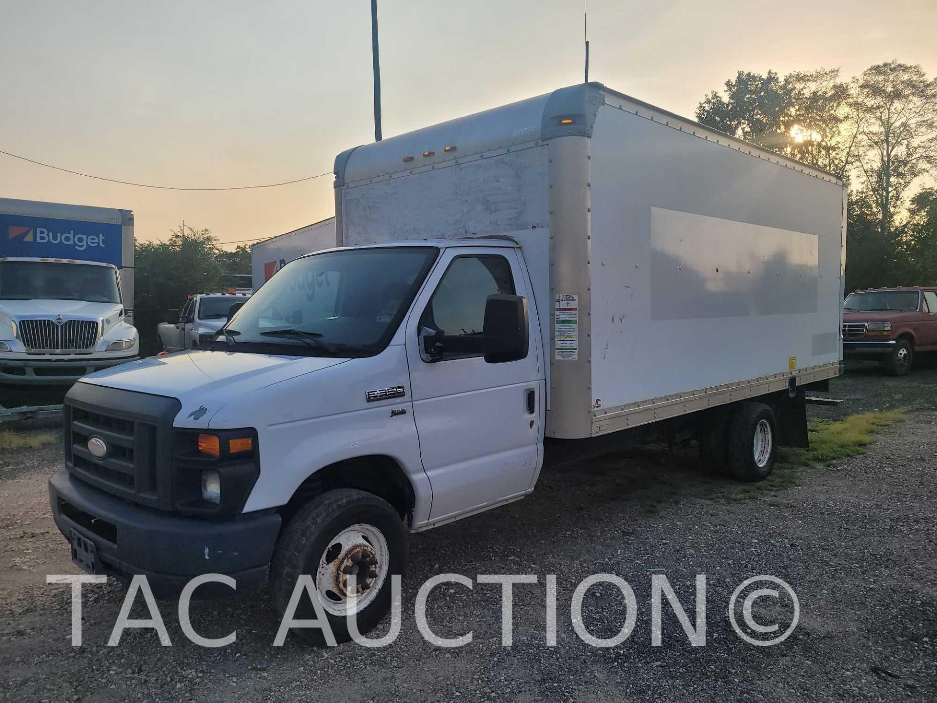 2014 Ford Econoline E-350 16ft Box Truck