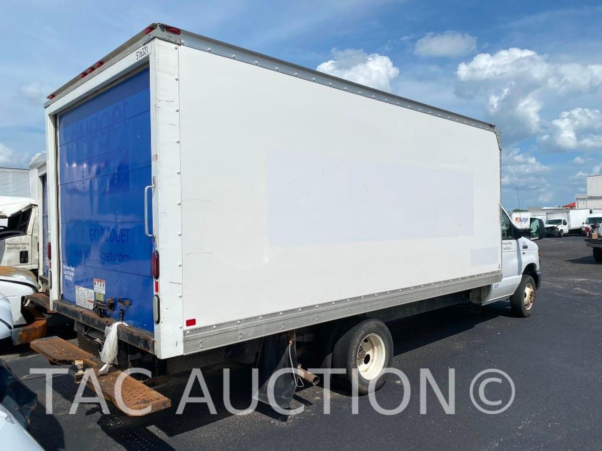 2015 Ford Econoline E-350 16ft Box Truck - Image 4 of 56