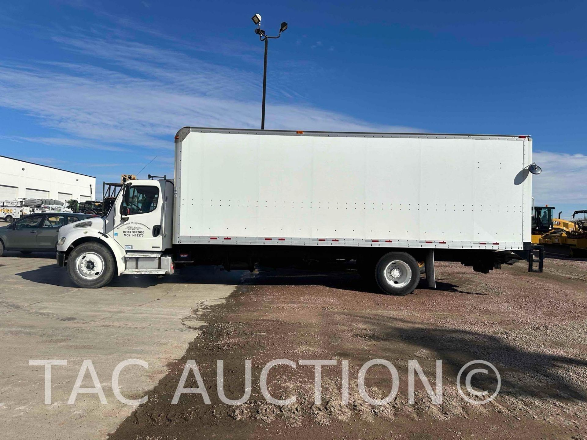 2005 Freightliner M2106 26ft Box Truck - Image 4 of 77