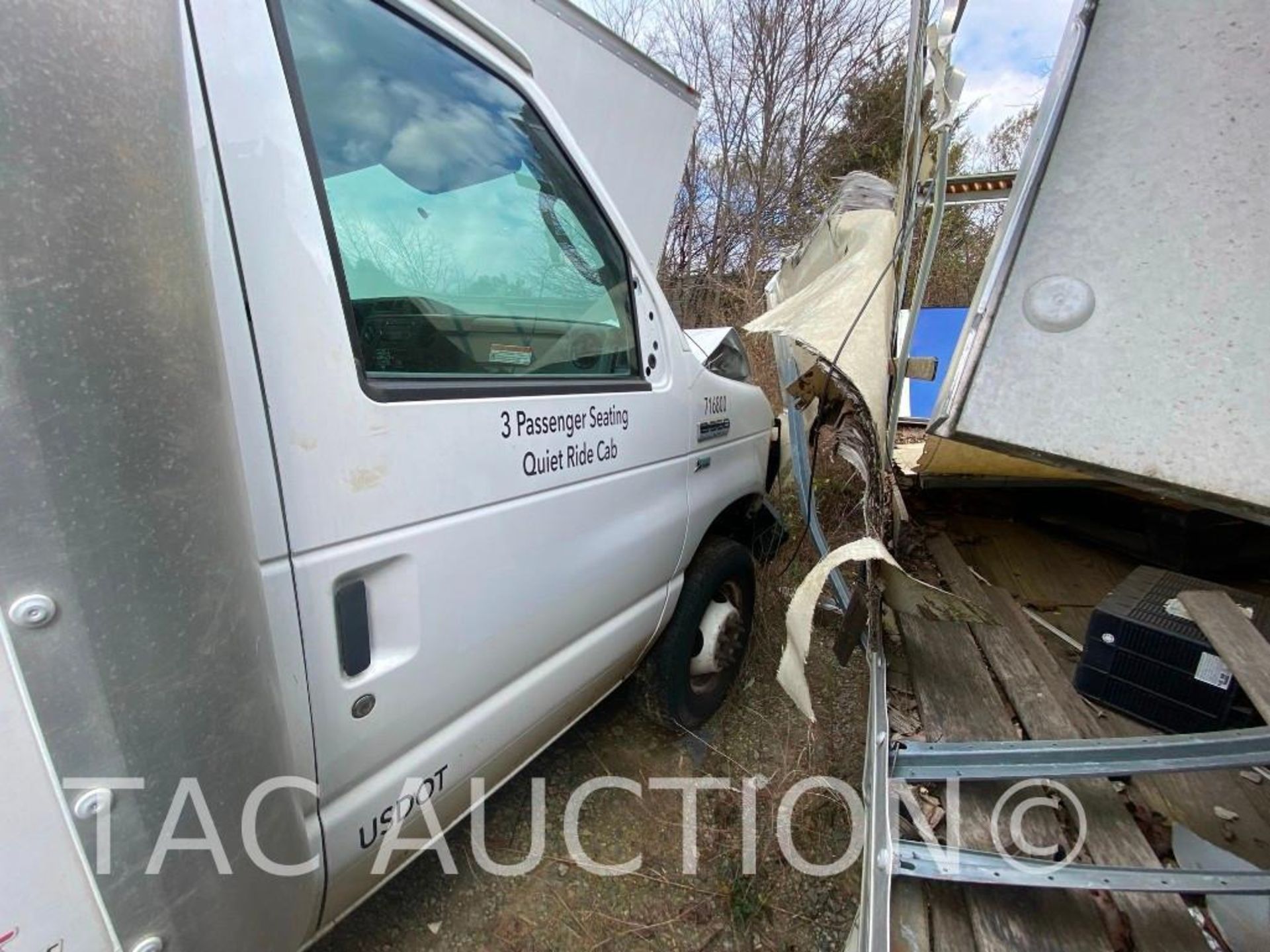 2017 Ford E-350 16ft Box Truck - Image 8 of 40