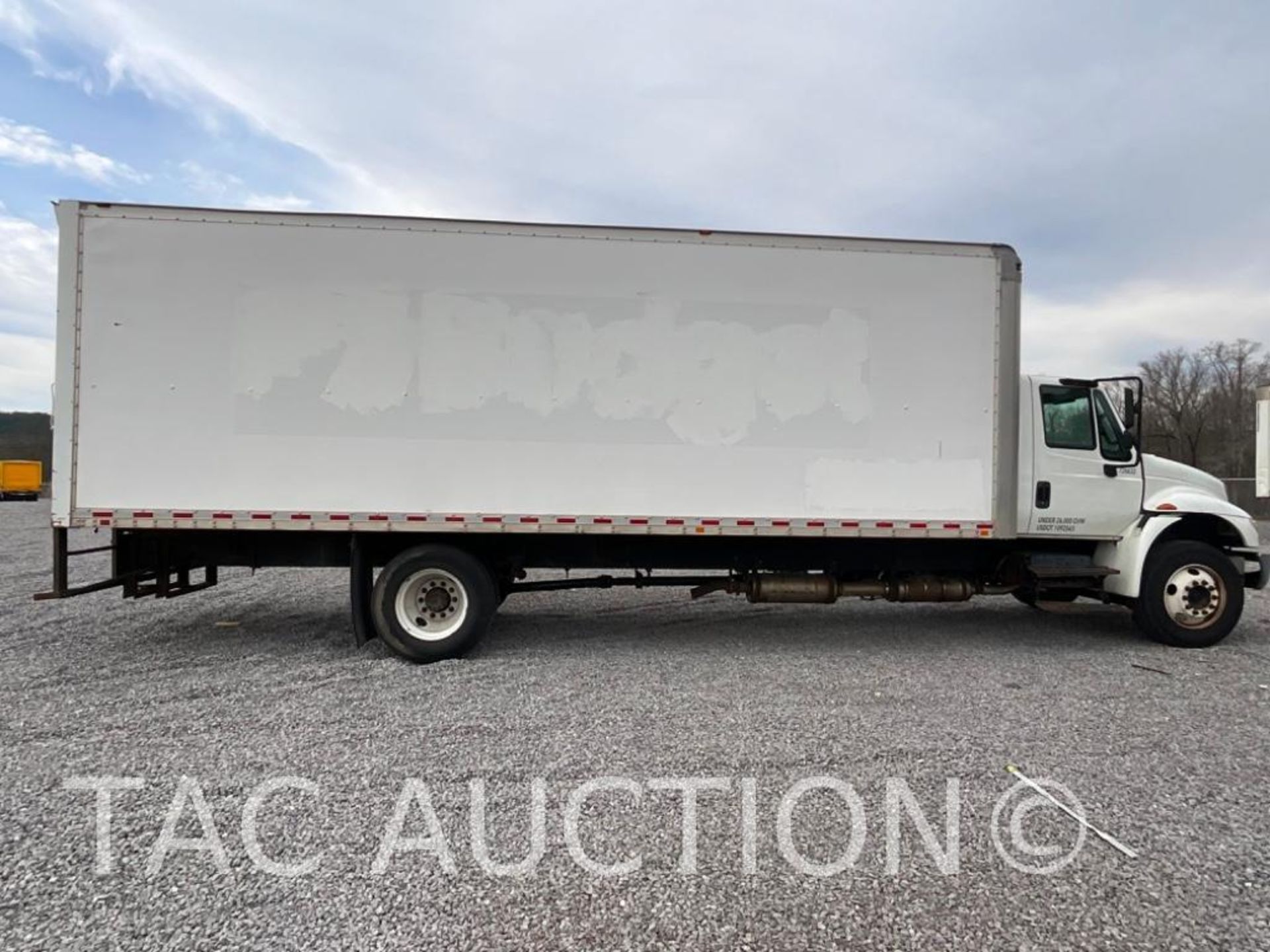 2017 International Durastar 4300 26ft Box Truck - Image 8 of 49