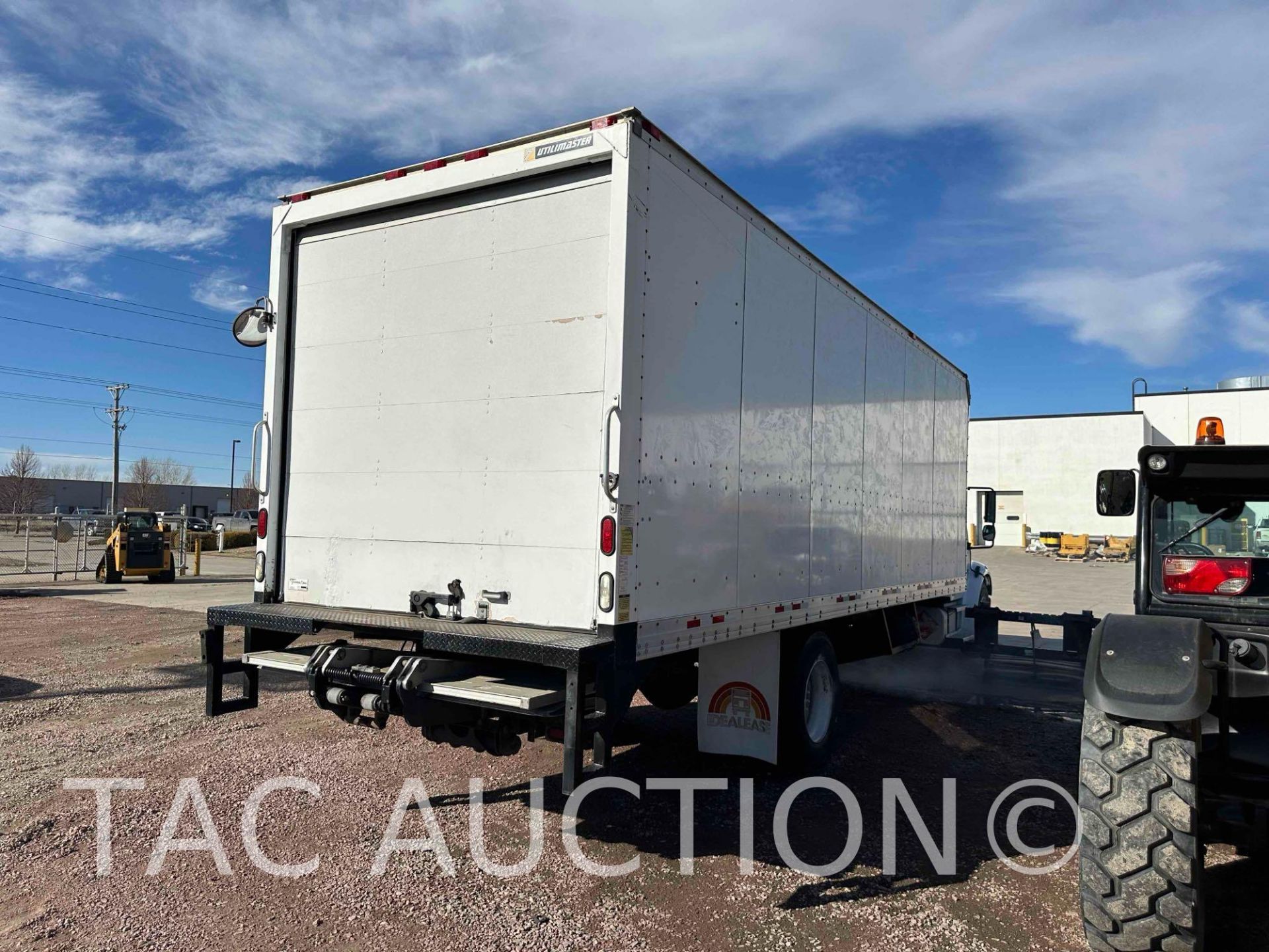 2005 Freightliner M2106 26ft Box Truck - Image 7 of 77