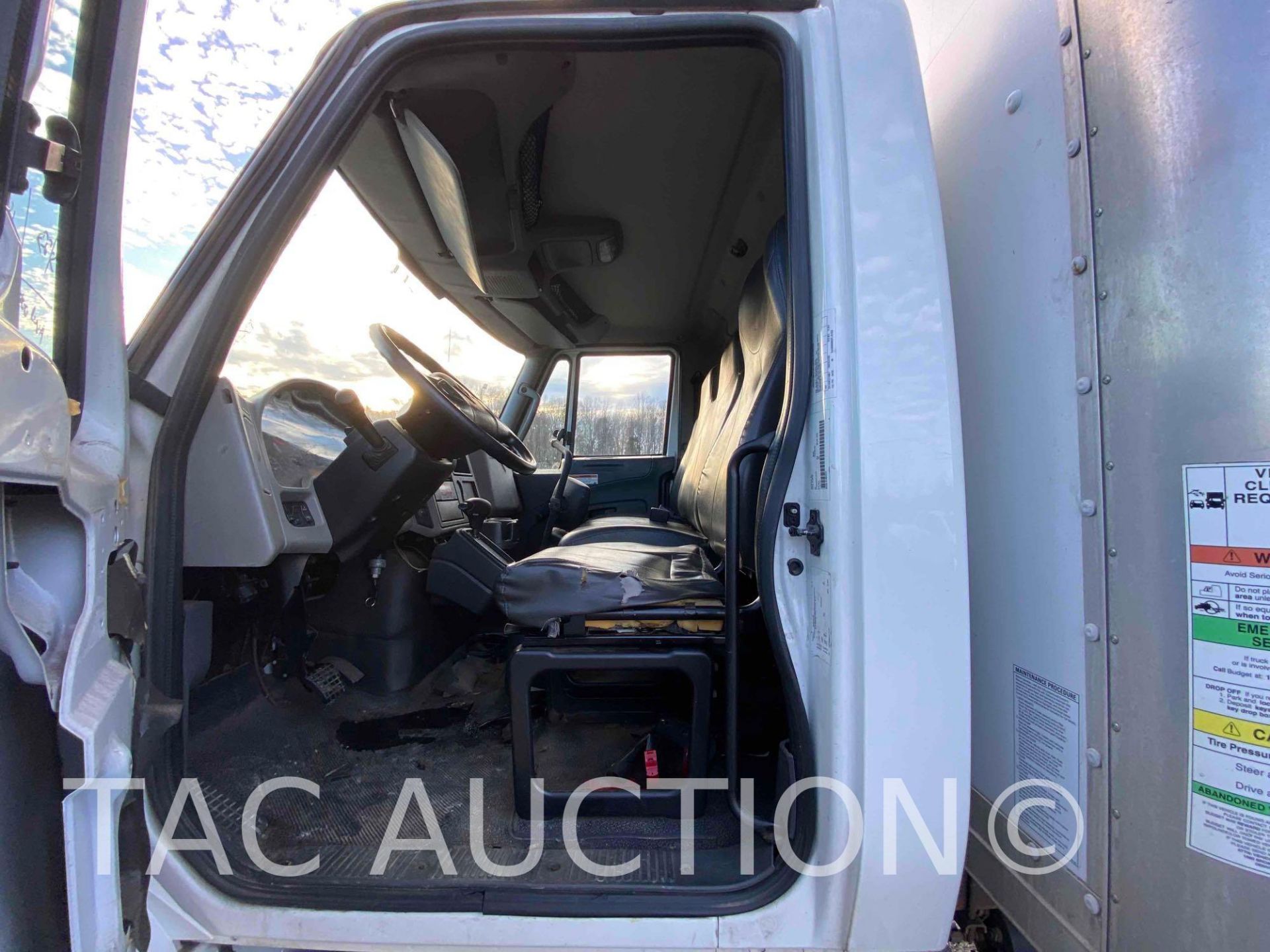 2015 International Durastar 4300 26ft Box Truck - Image 13 of 70
