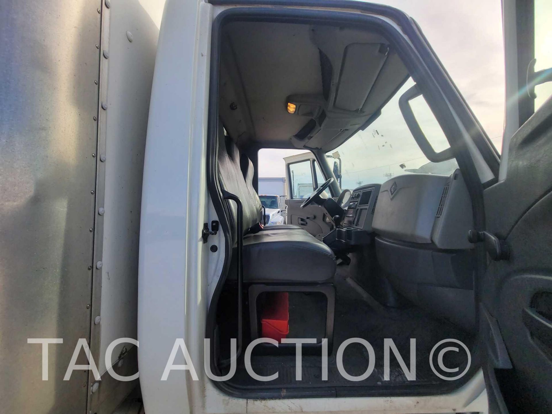 2016 International Durastar 4300 26ft Box Truck - Image 22 of 59