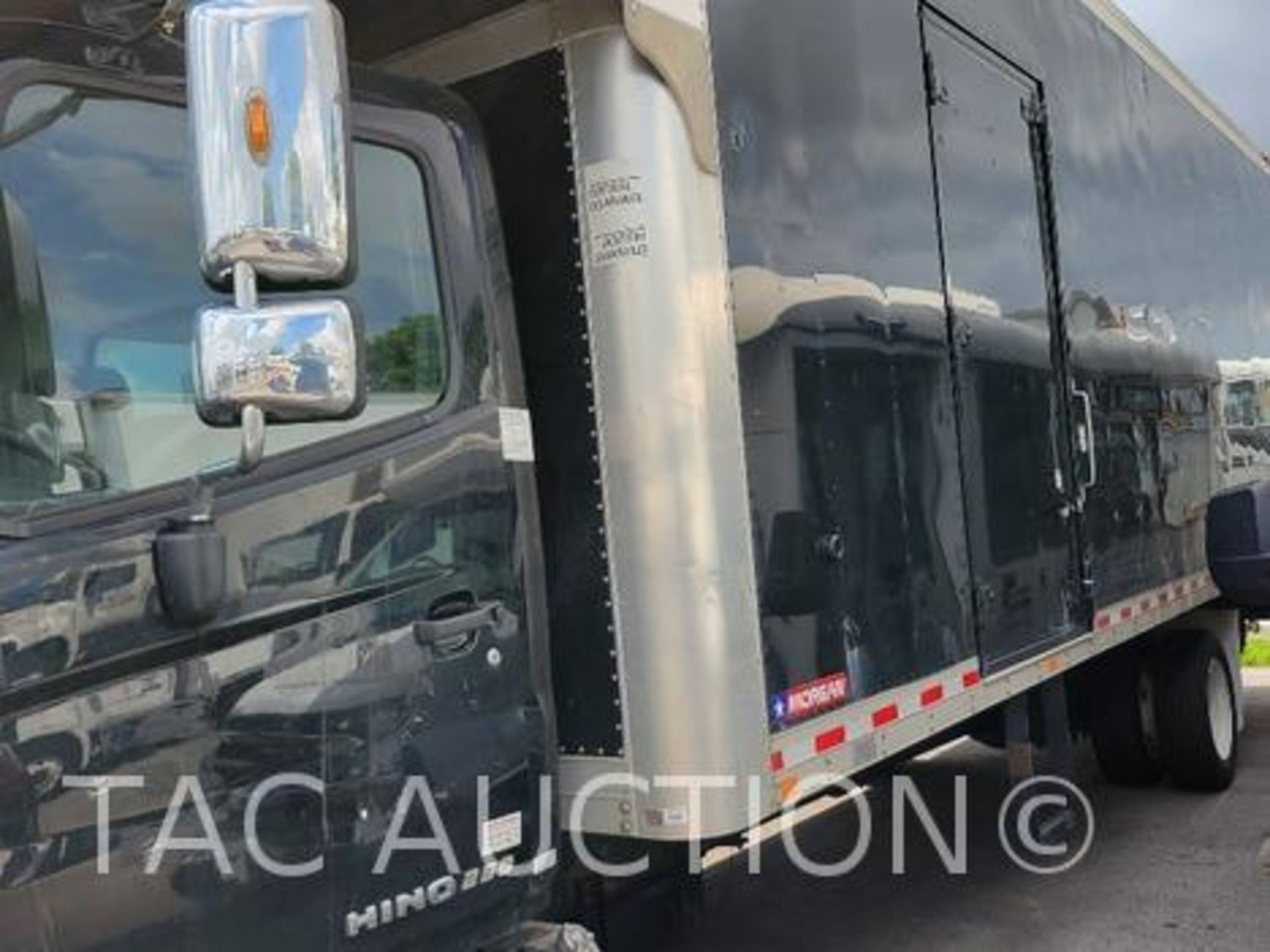 2018 Hino 268 26ft Box Truck - Image 11 of 87