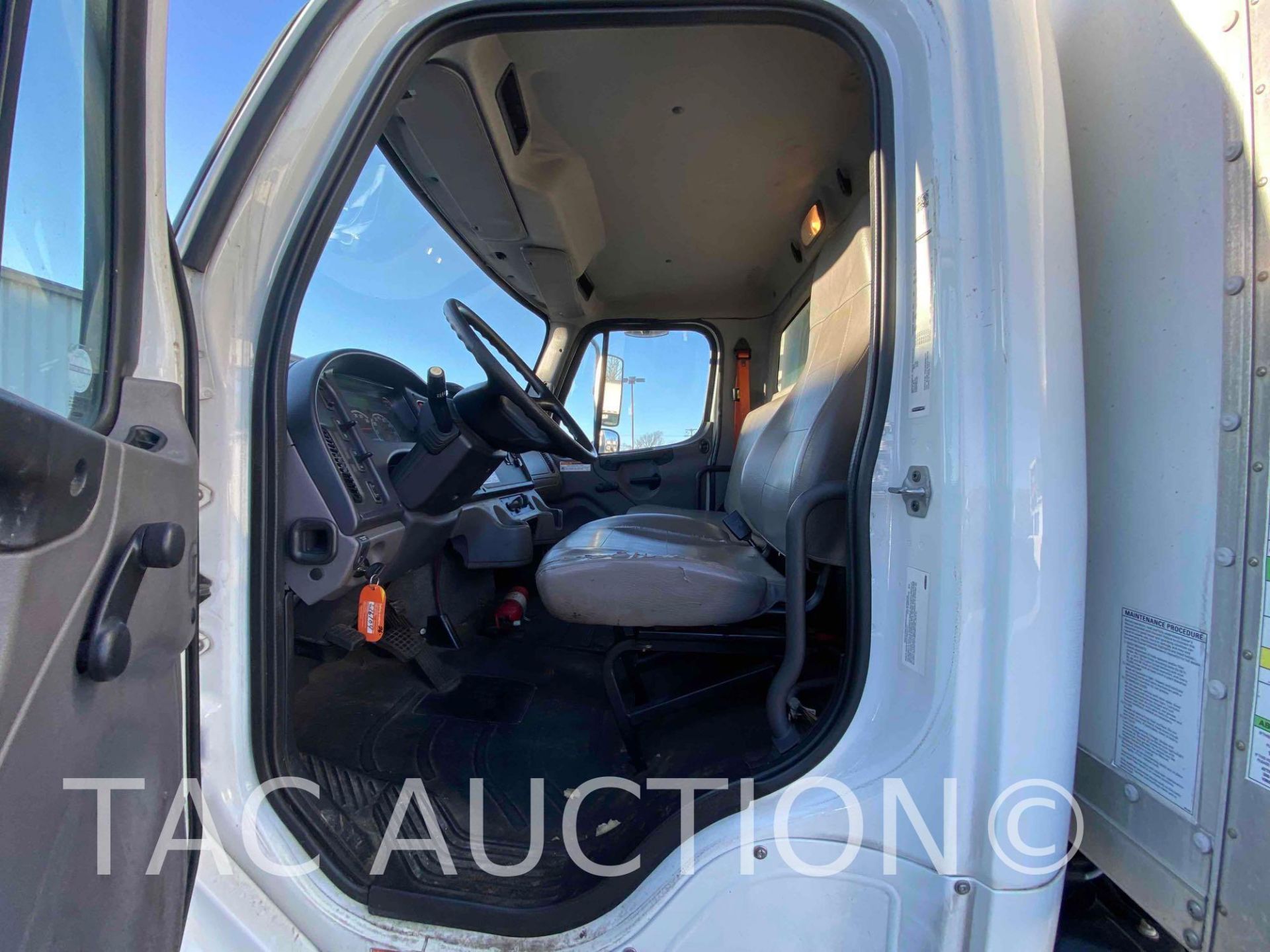 2016 Freightliner M2106 26ft Box Truck - Image 10 of 68