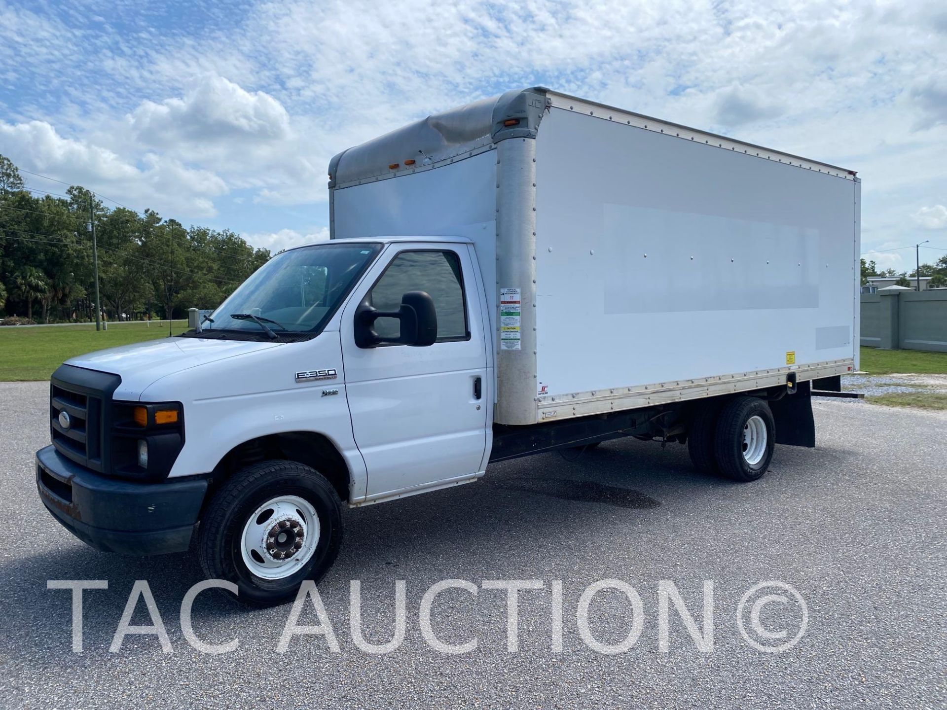 2014 Ford Econoline E-350 16ft Box Truck