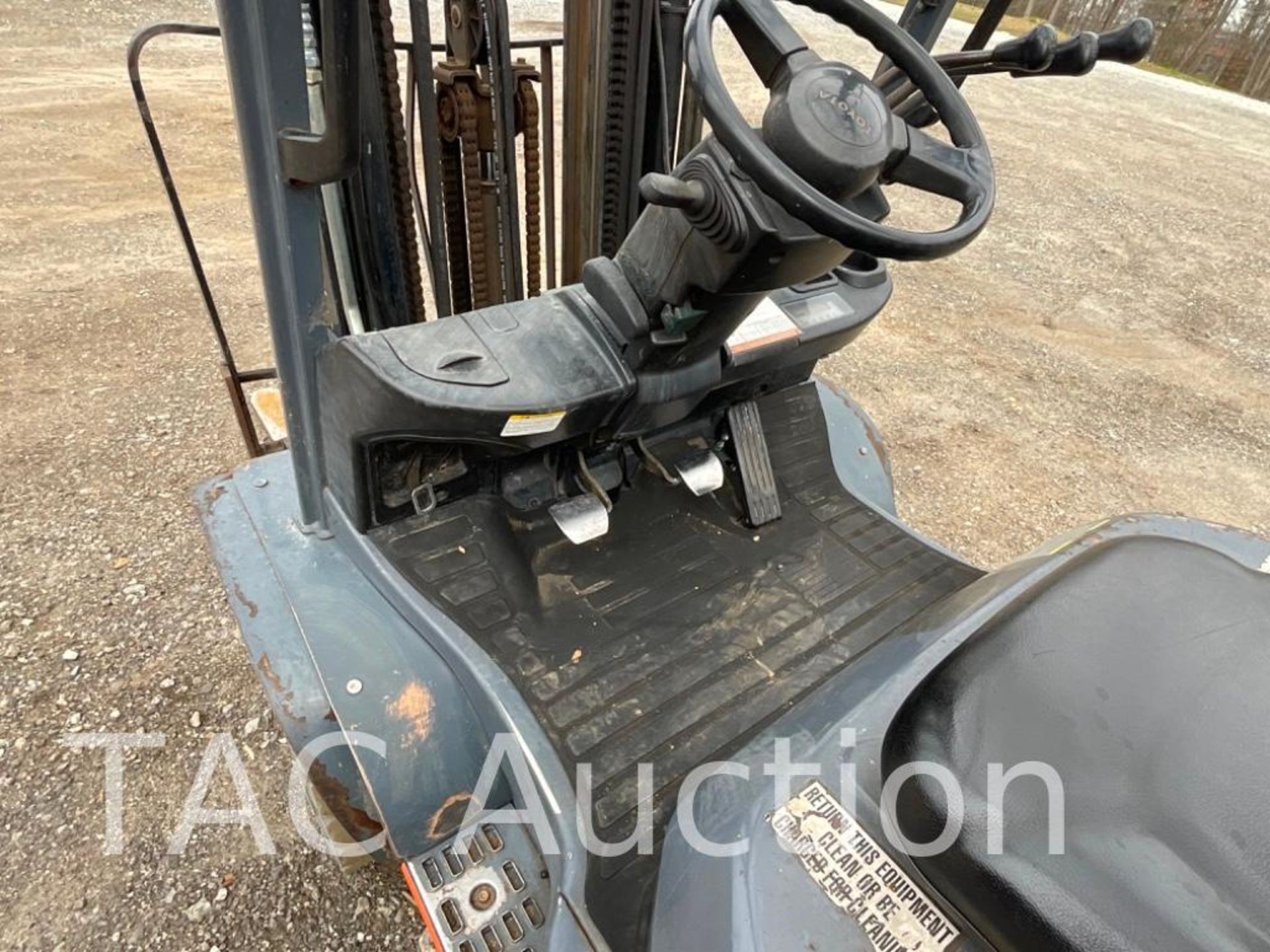 2015 Toyota 8FGU25 5000lb Forklift - Image 10 of 22