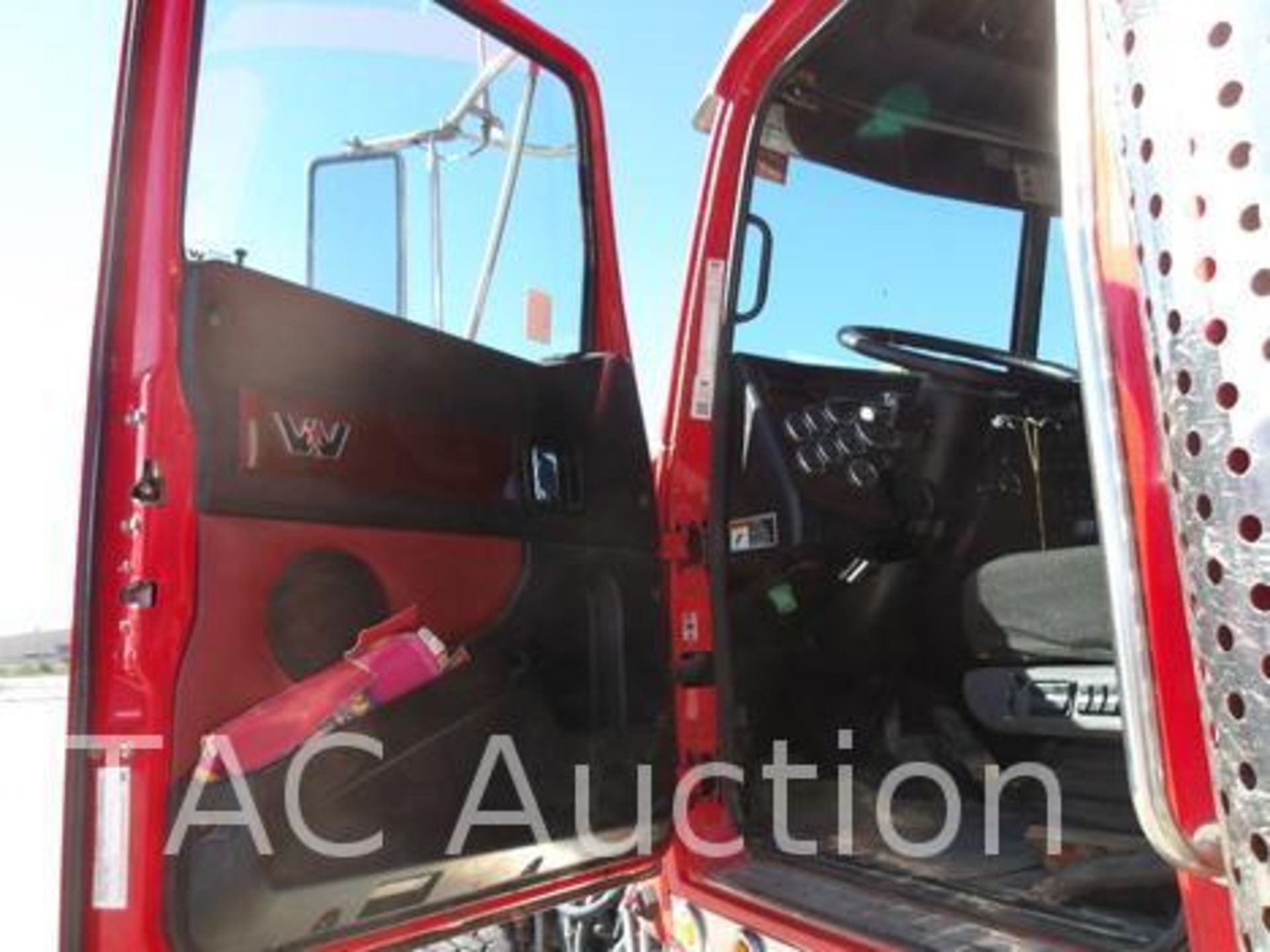 2017 Western Star 4900EX Quad-Axle Dump Truck - Image 32 of 196