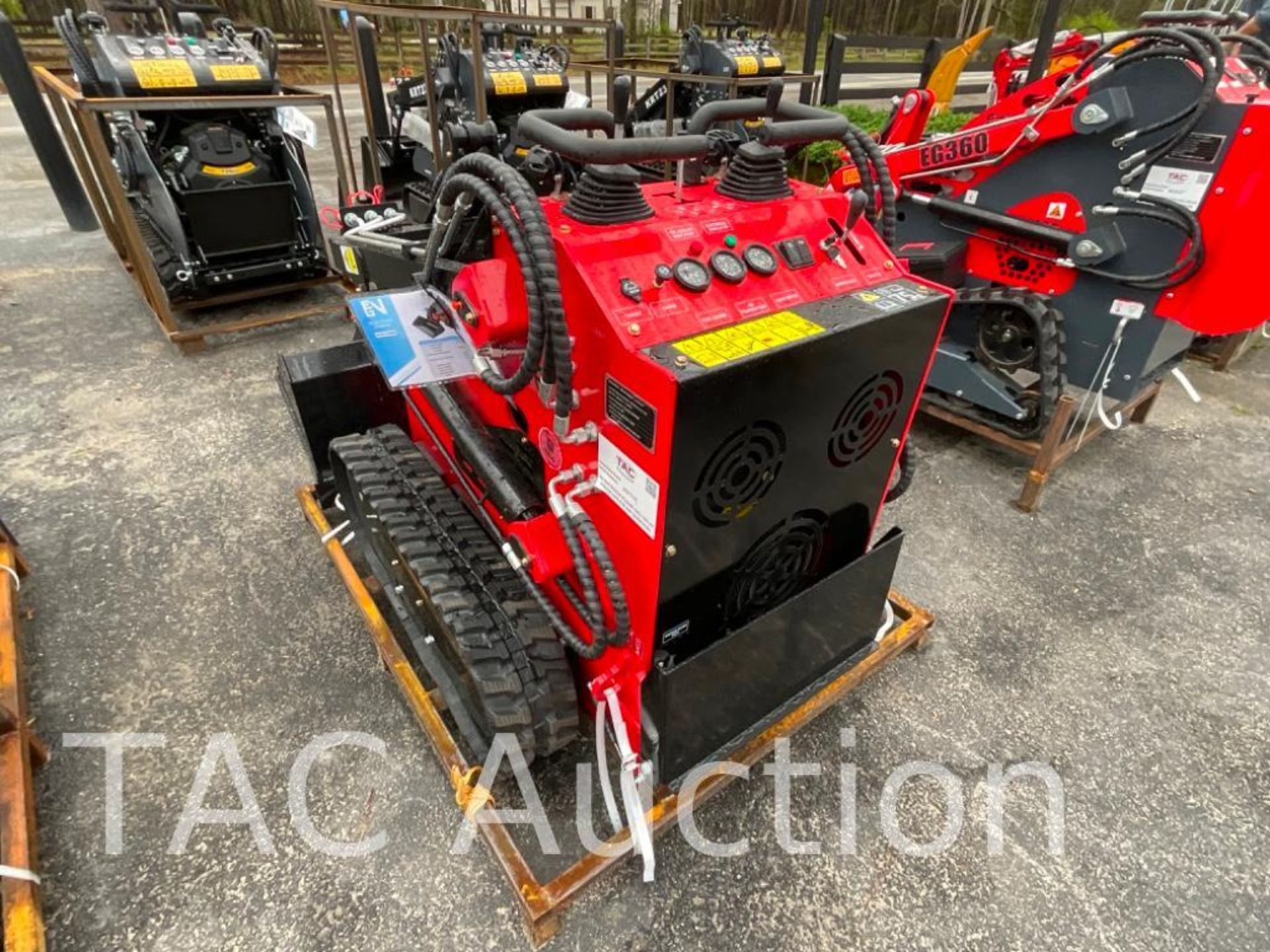 New EG380C Mini Skid Steer Loader - Image 3 of 18