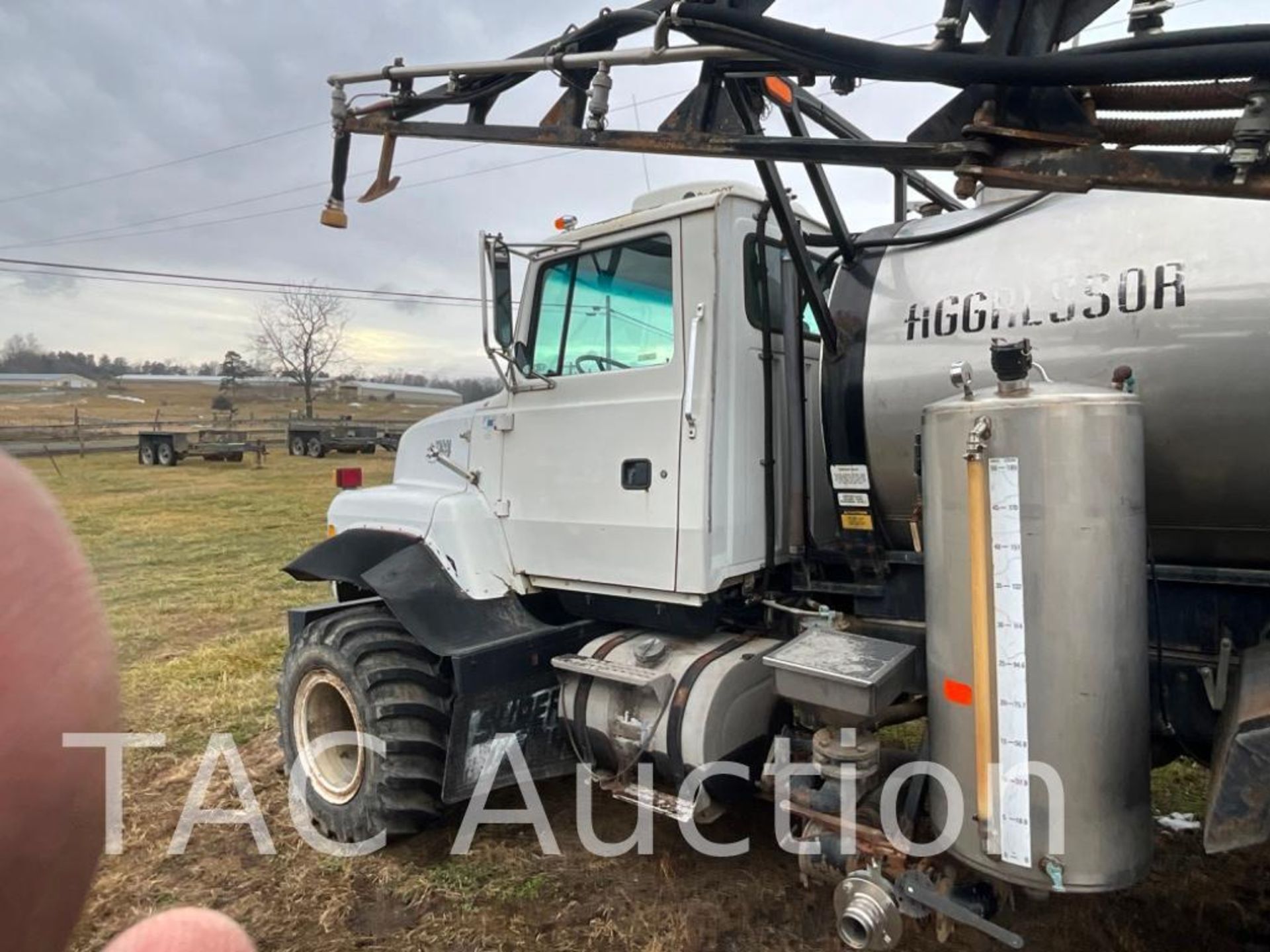 1994 Ford LN8000 Floater Sprayer Truck - Image 2 of 49