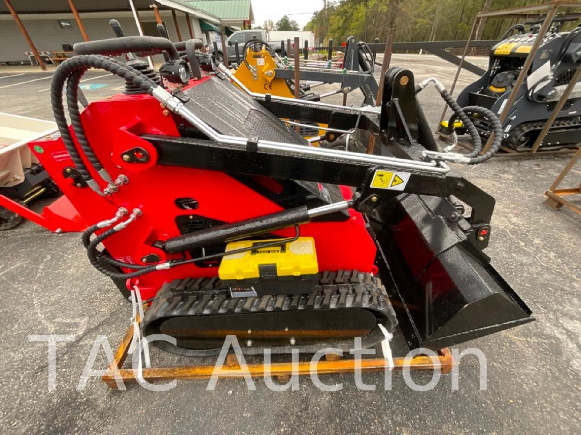 New EG380C Mini Skid Steer Loader - Image 6 of 18