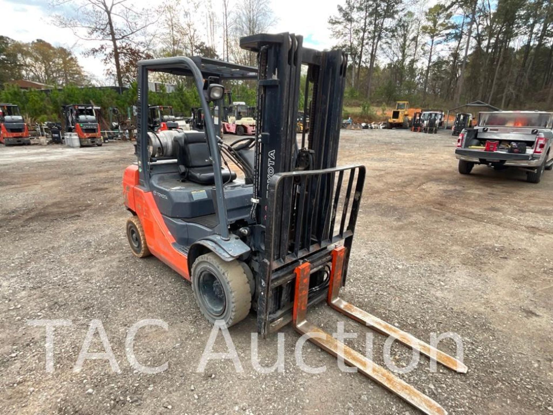 2015 Toyota 8FGU25 5000lb Forklift - Image 7 of 22