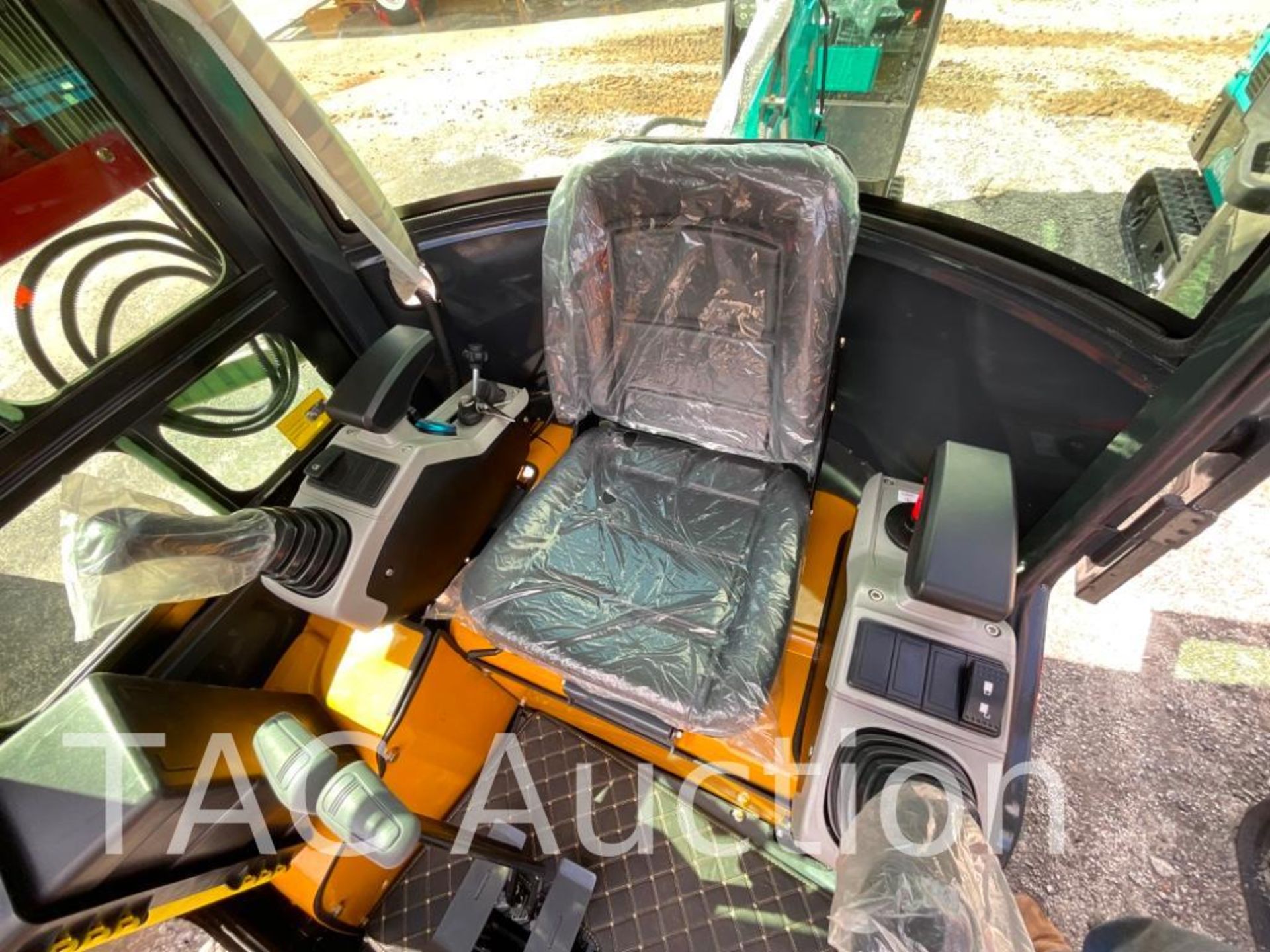 New AGT QK18RXS-C Enclosed Cab Mini Excavator - Image 10 of 22