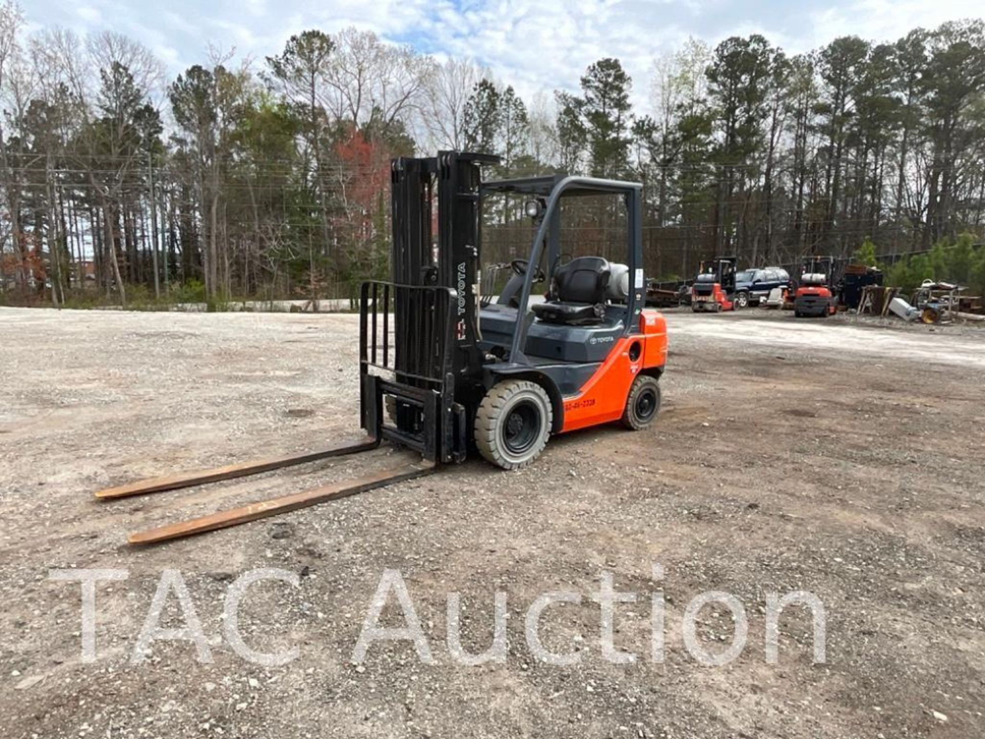 2015 Toyota 8FGU25 5000lb Forklift