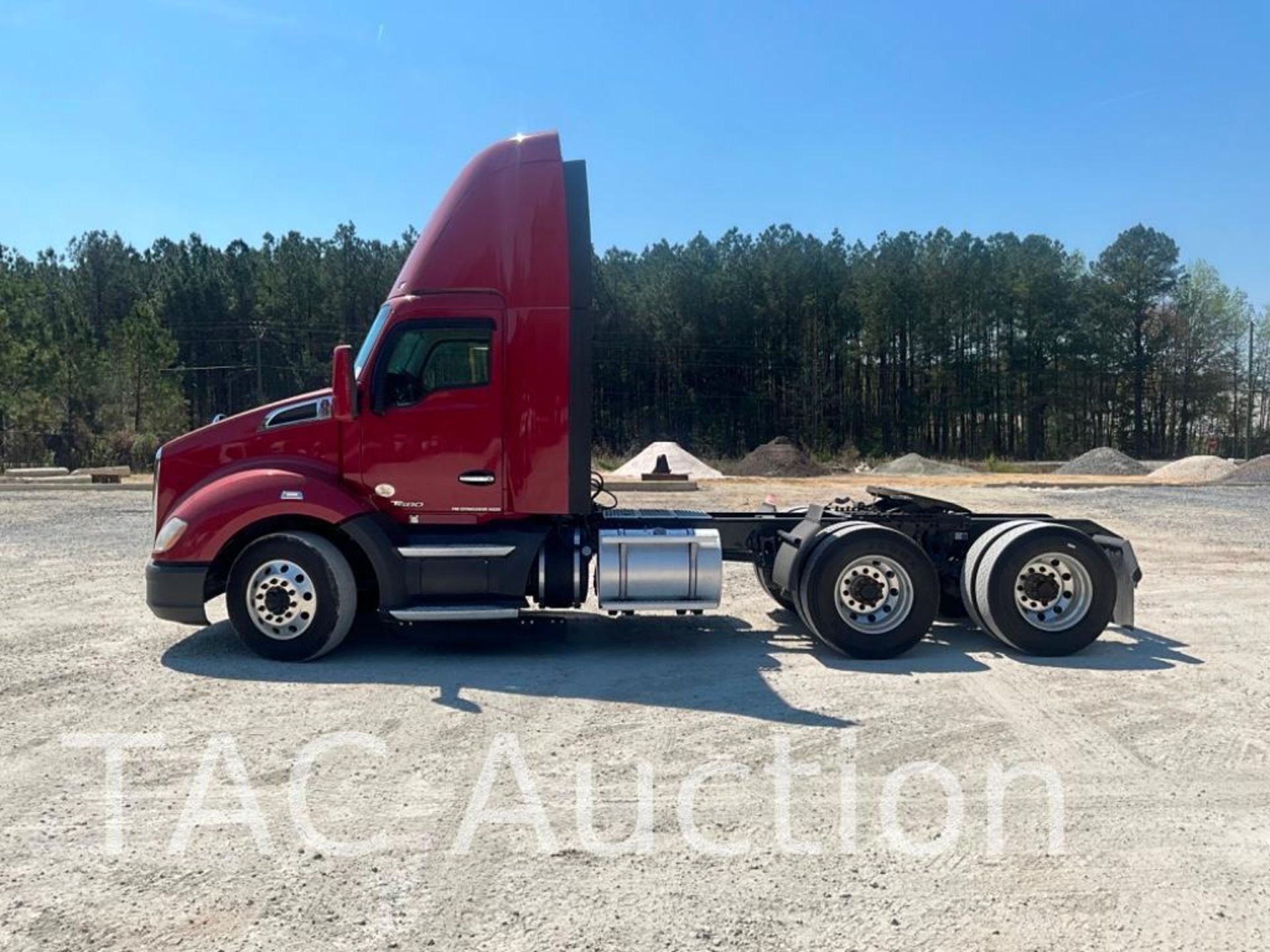 2018 Kenworth T680 Day Cab - Image 2 of 81