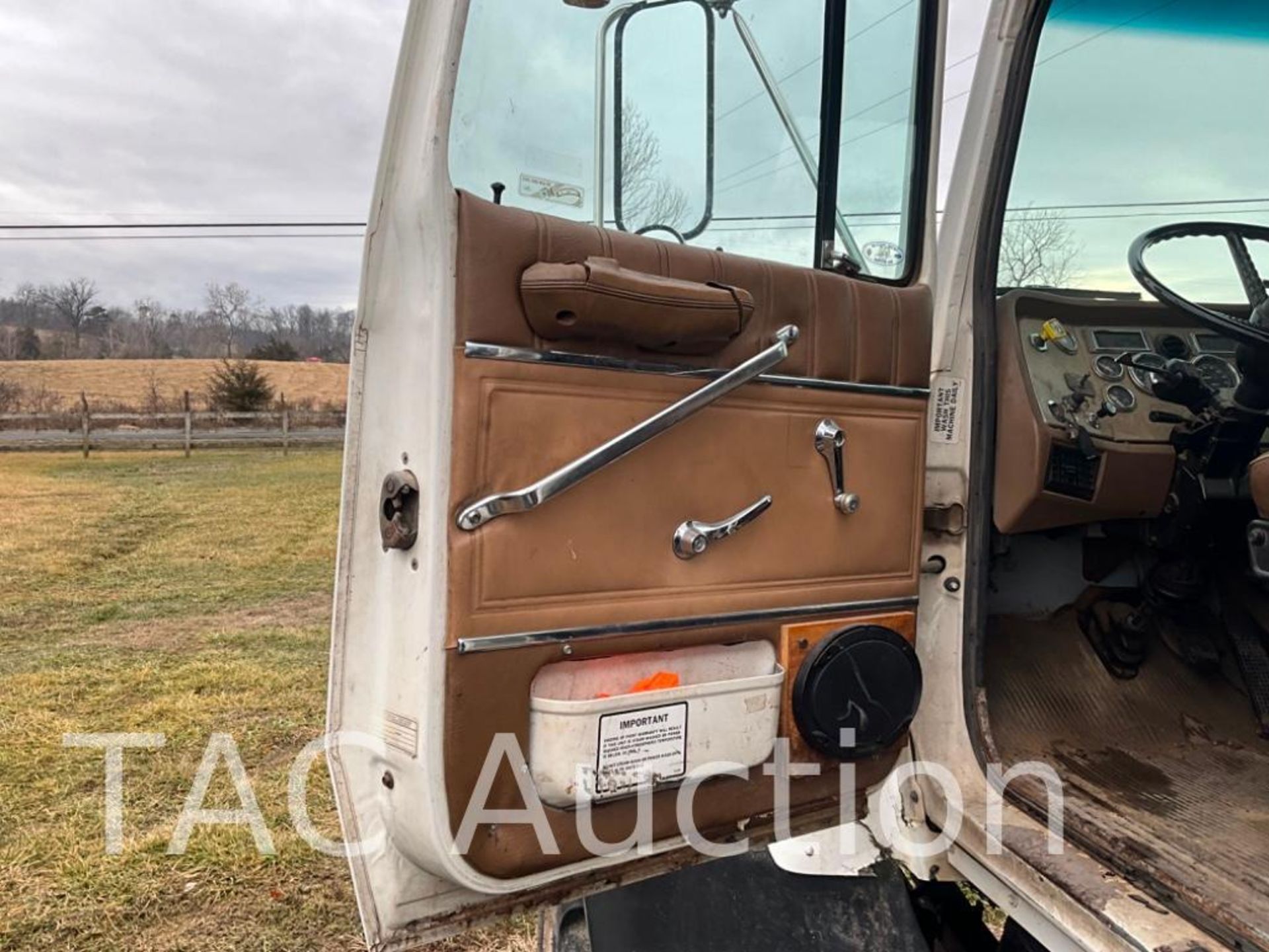 1994 Ford LN8000 Floater Sprayer Truck - Image 11 of 49