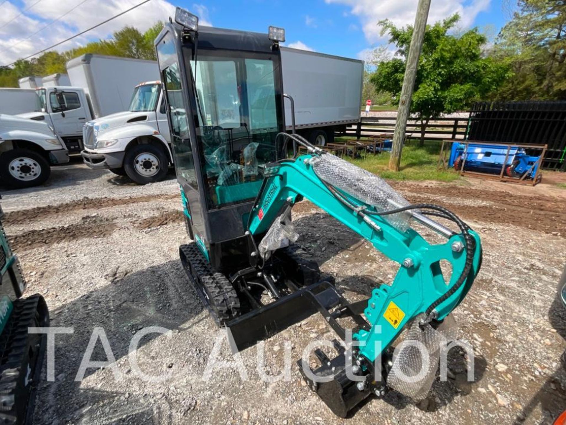 New AGT QH13R Enclosed Cab Mini Excavator - Image 7 of 19