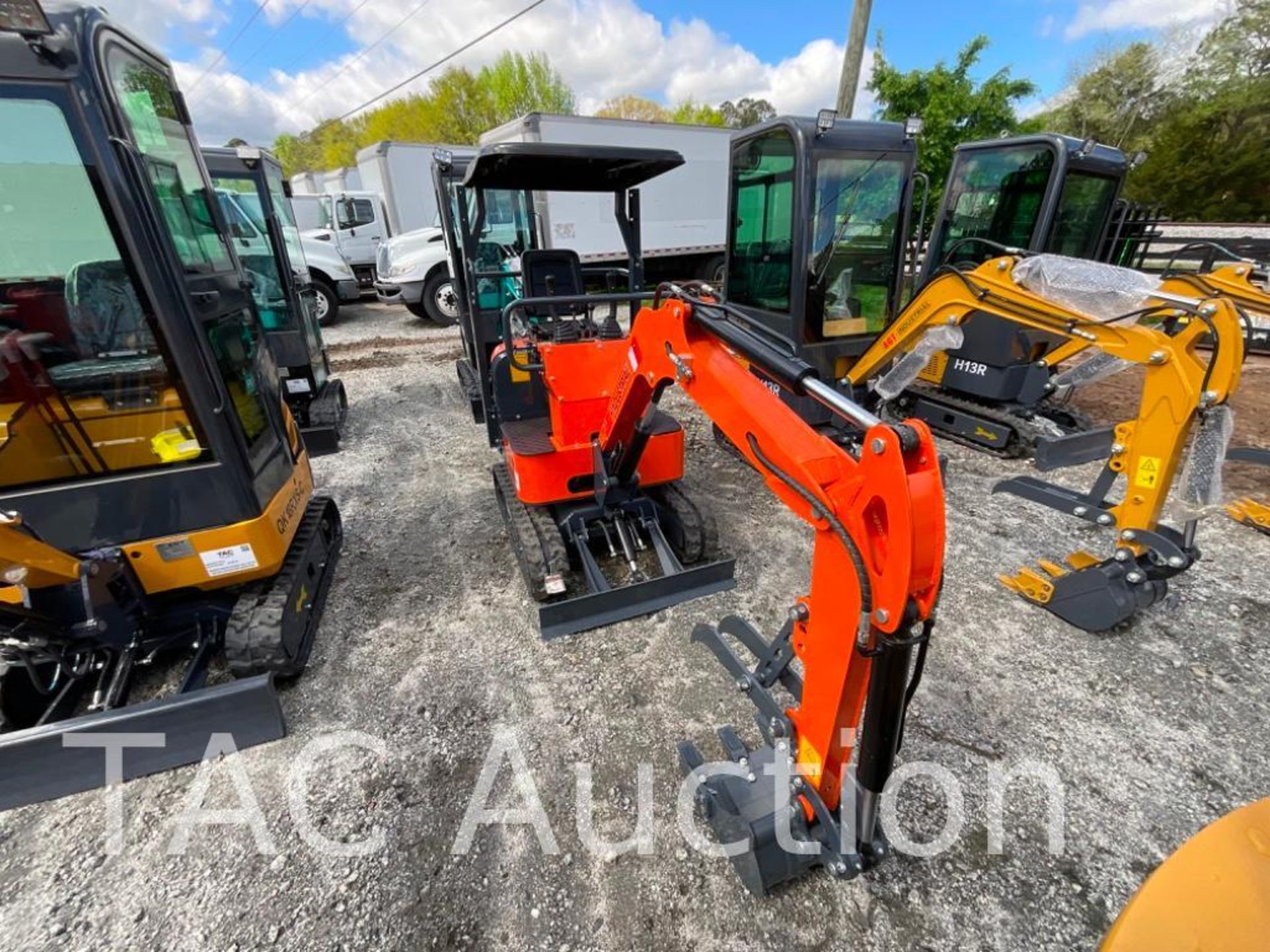 New AGT LH12R Mini Excavator - Image 7 of 19