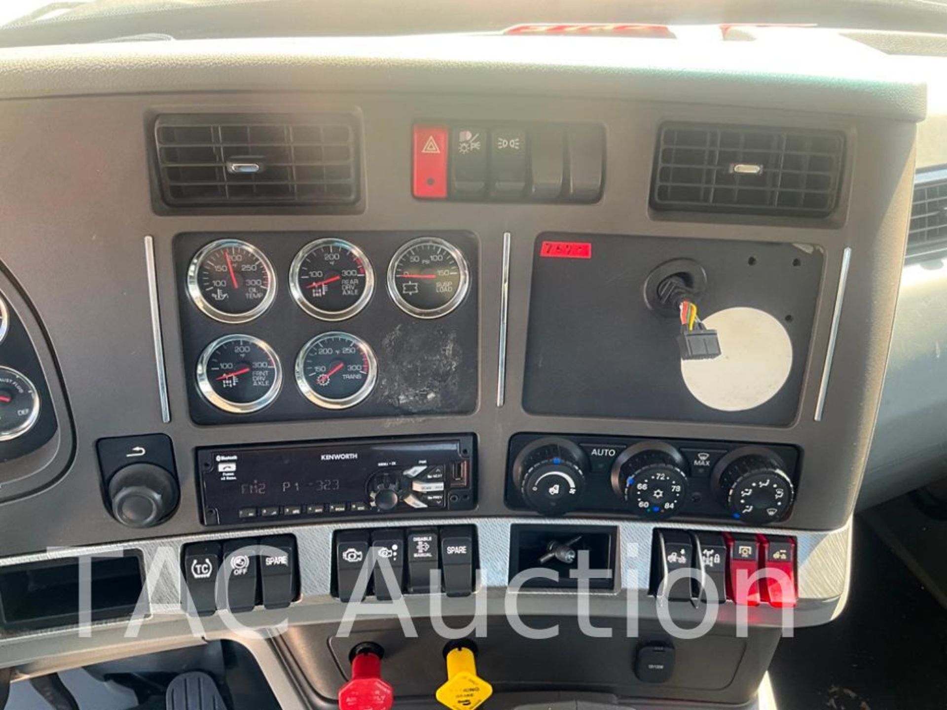 2018 Kenworth T680 Day Cab - Image 19 of 81