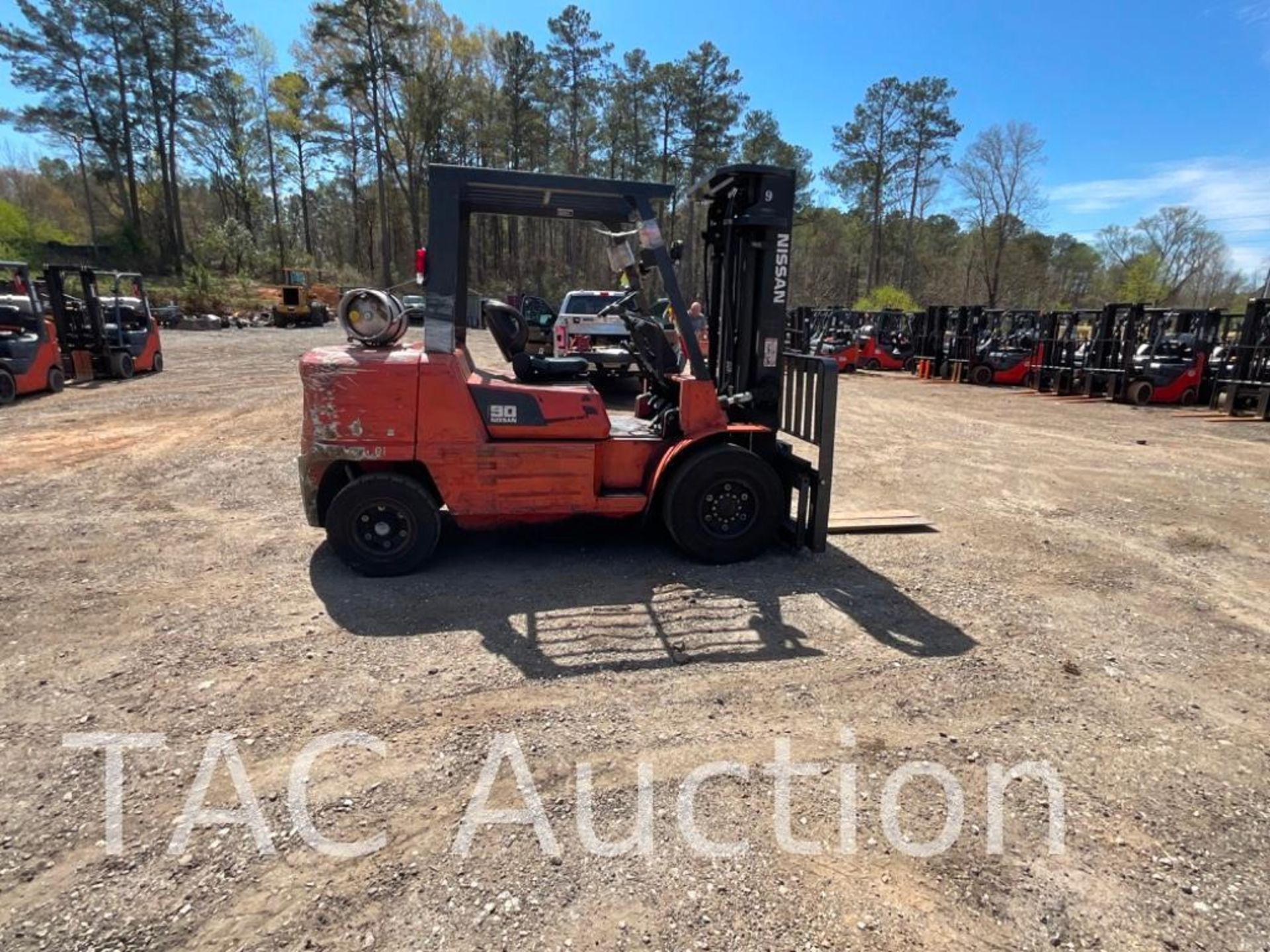 2005 Nissan F04B40V 9000lb Forklift - Image 5 of 19