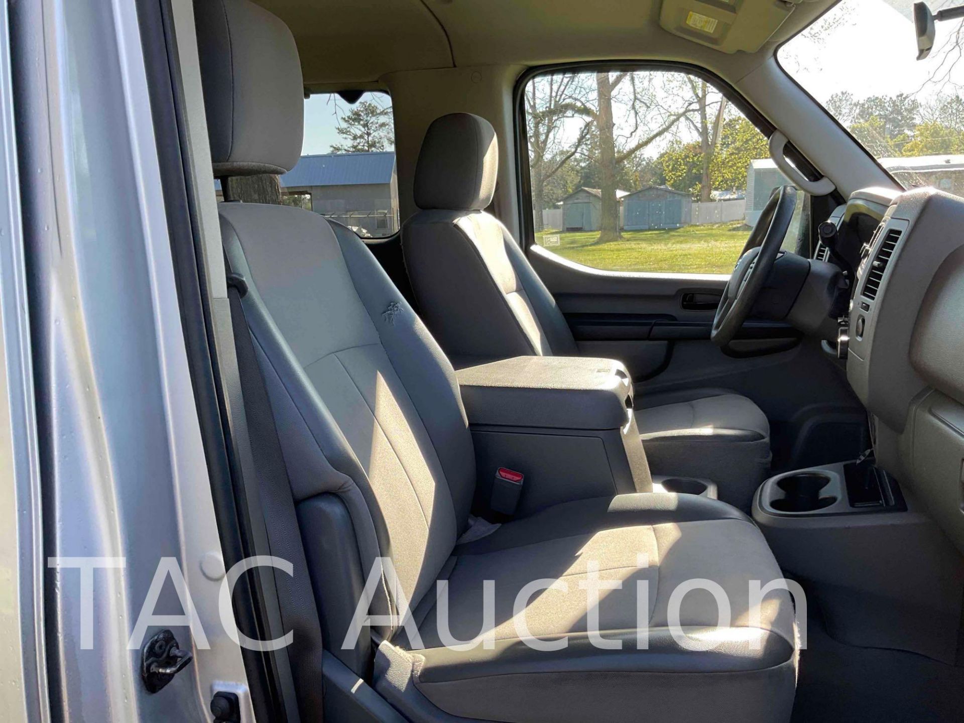 2013 Nissan NV3500 (12) Passenger Van - Image 21 of 46