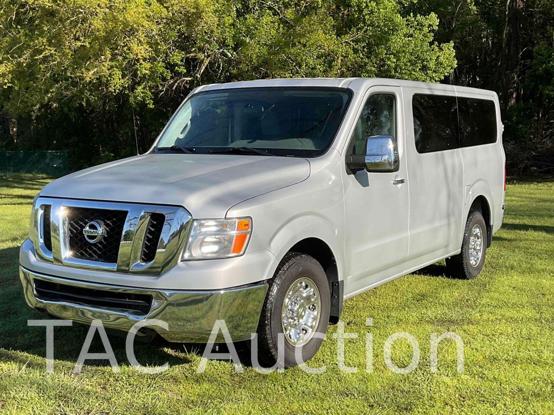 2013 Nissan NV3500 (12) Passenger Van