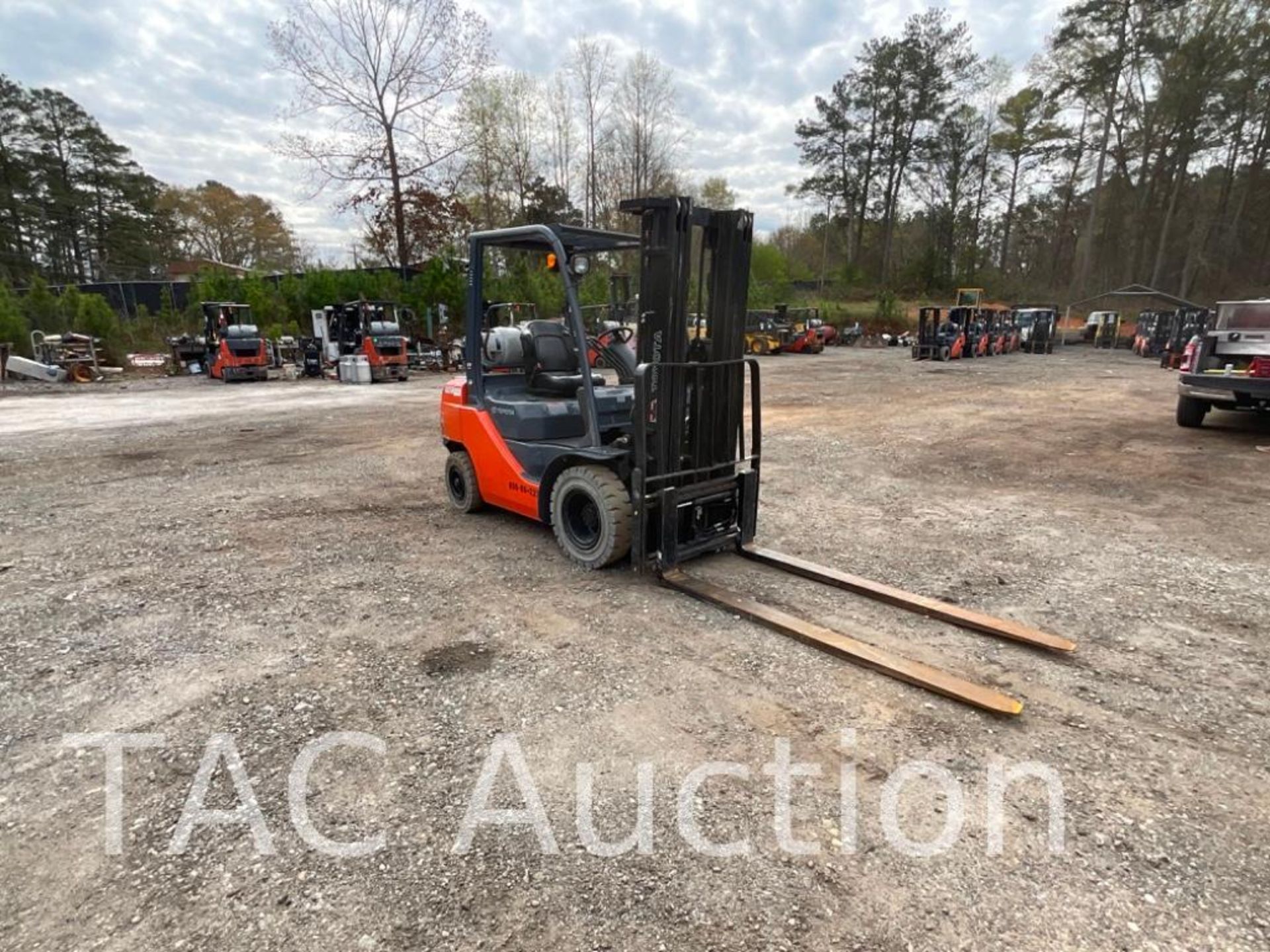 2015 Toyota 8FGU25 5000lb Forklift - Image 7 of 22