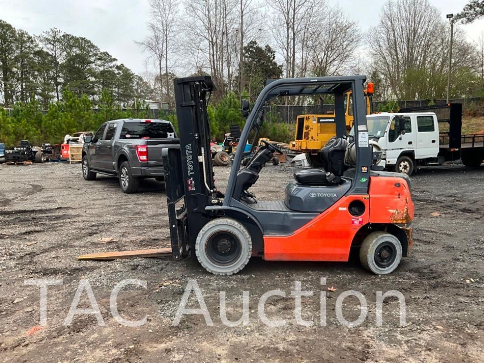 2016 Toyota 8FGU25 5,000lb Forklift - Image 2 of 35