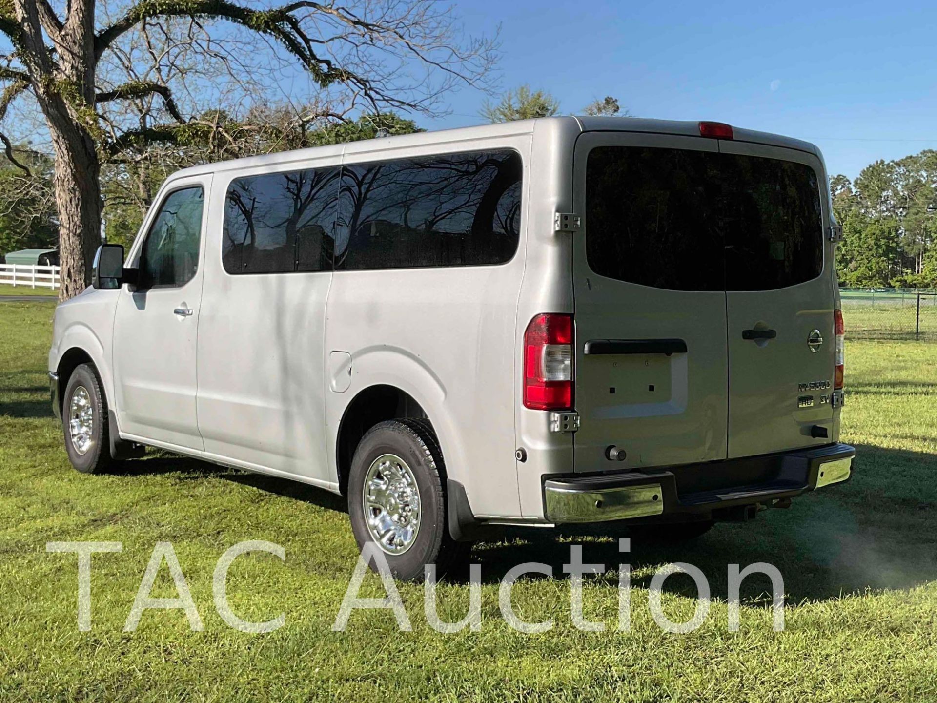 2013 Nissan NV3500 (12) Passenger Van - Image 4 of 46