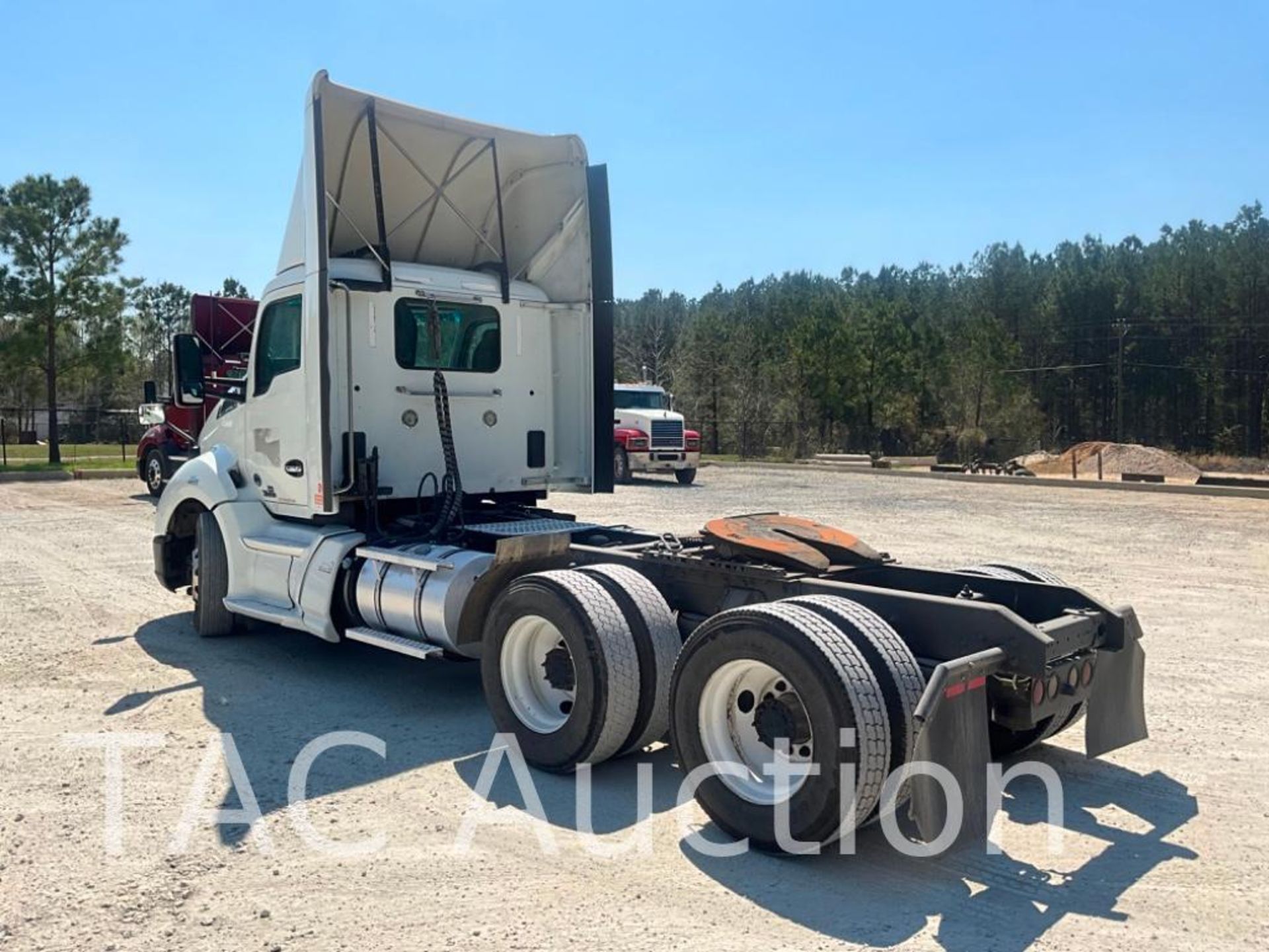 2016 Kenworth T680 Day Cab - Image 3 of 81