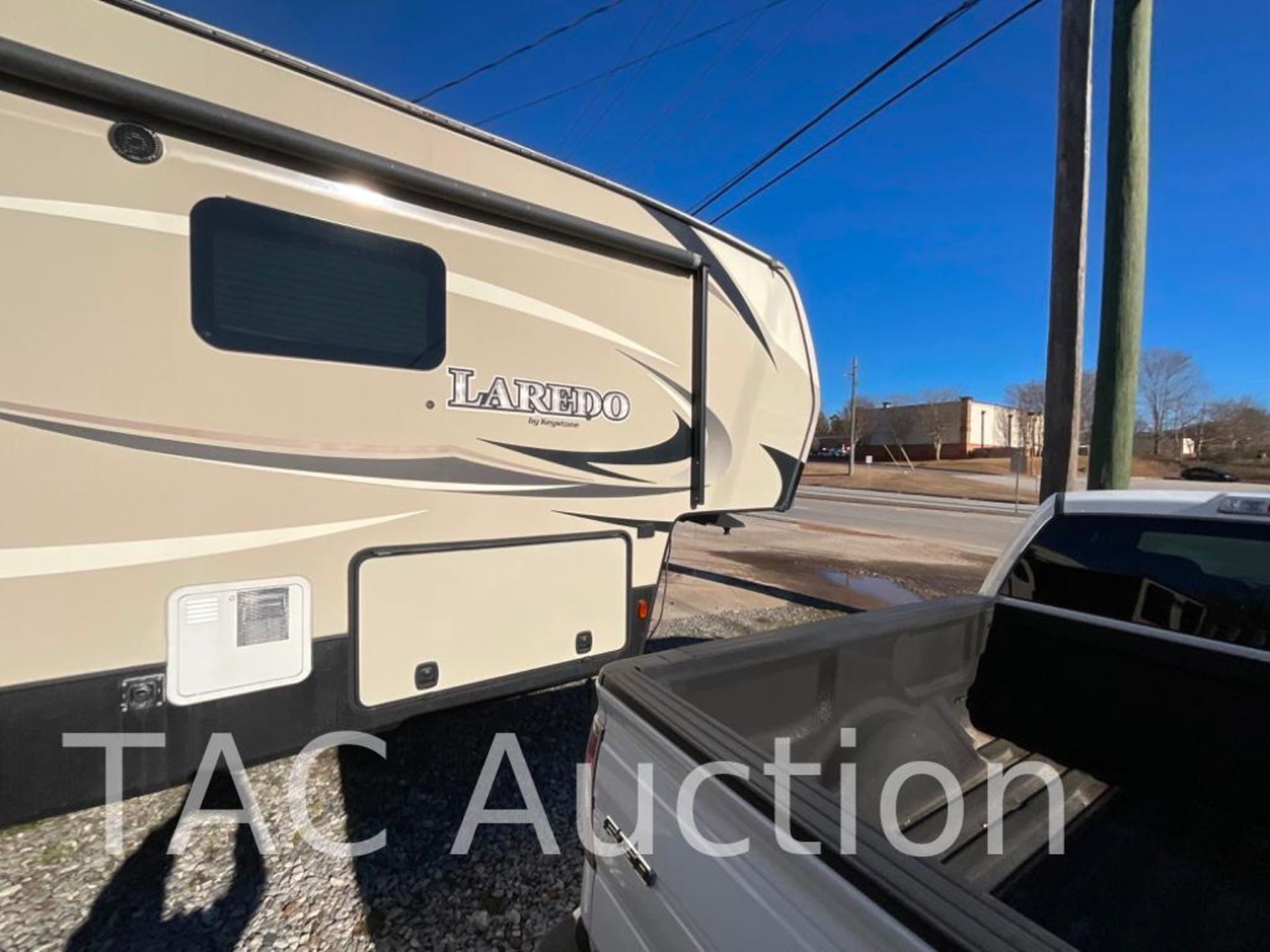 2017 Keystone Laredo LA350FB17 35ft Fifth Wheel Camper - Image 11 of 73