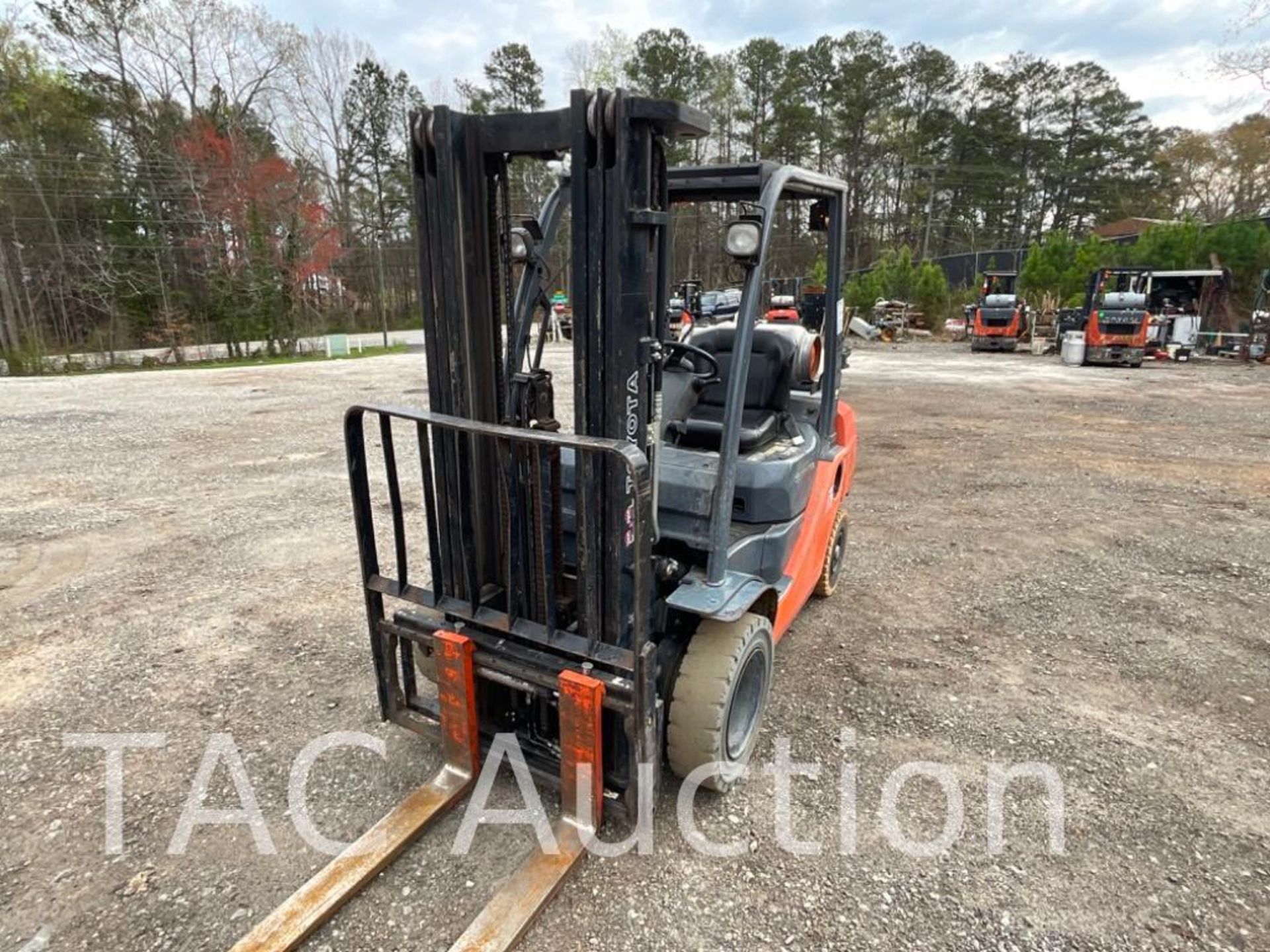 2015 Toyota 8FGU25 5000lb Forklift