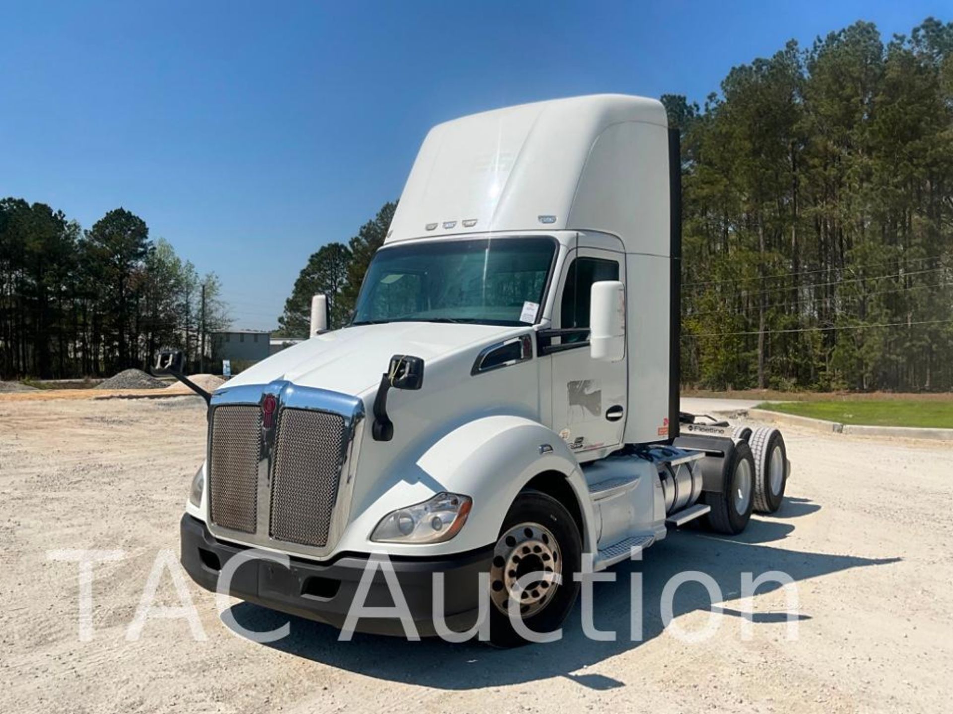 2016 Kenworth T680 Day Cab