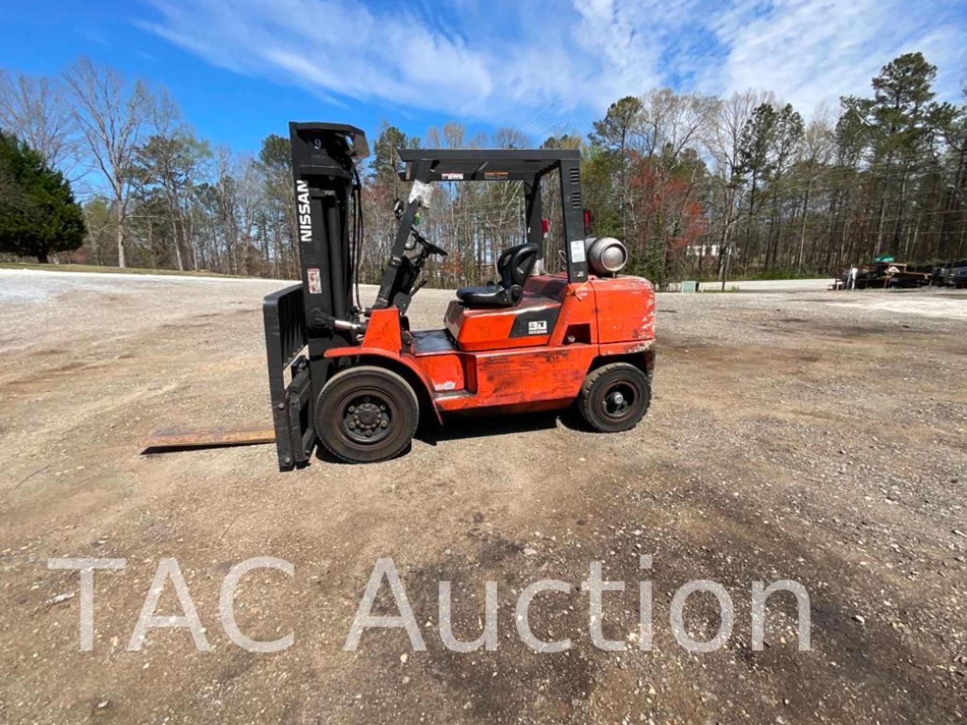 2005 Nissan F04B40V 9000lb Forklift - Image 2 of 19