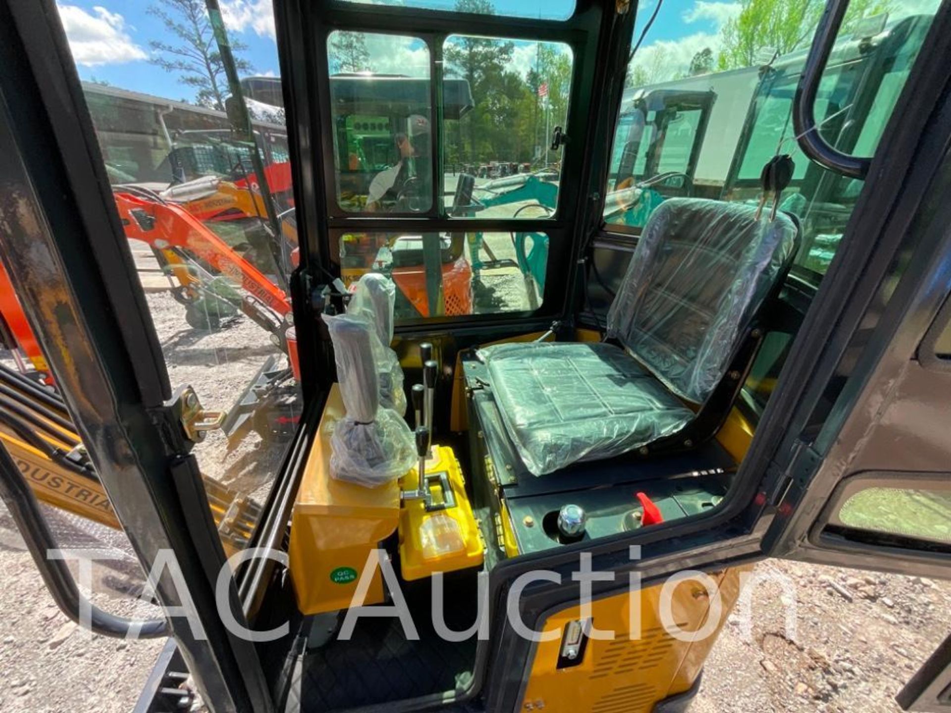 New AGT H13R Enclosed Cab Mini Excavator - Image 8 of 18
