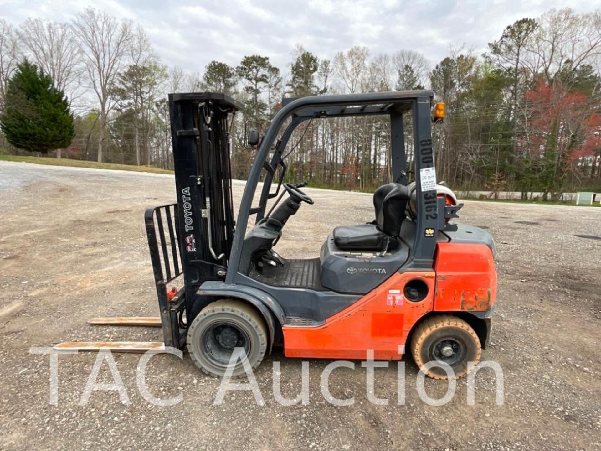 2015 Toyota 8FGU25 5000lb Forklift - Image 2 of 22