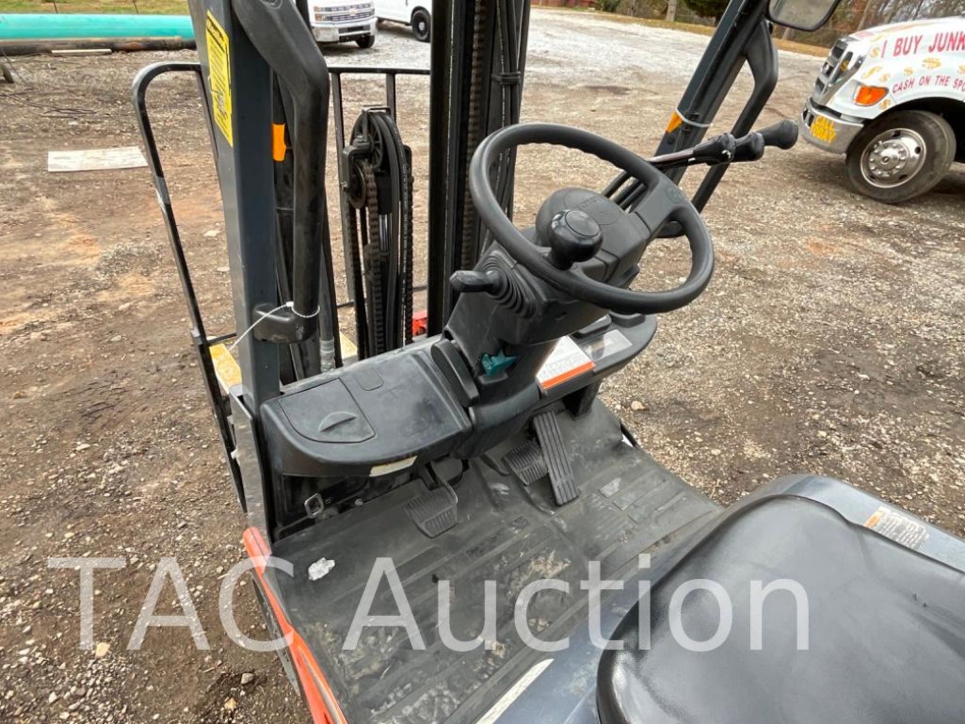 Toyota 8FGCU15 3,000lb Forklift - Image 11 of 15