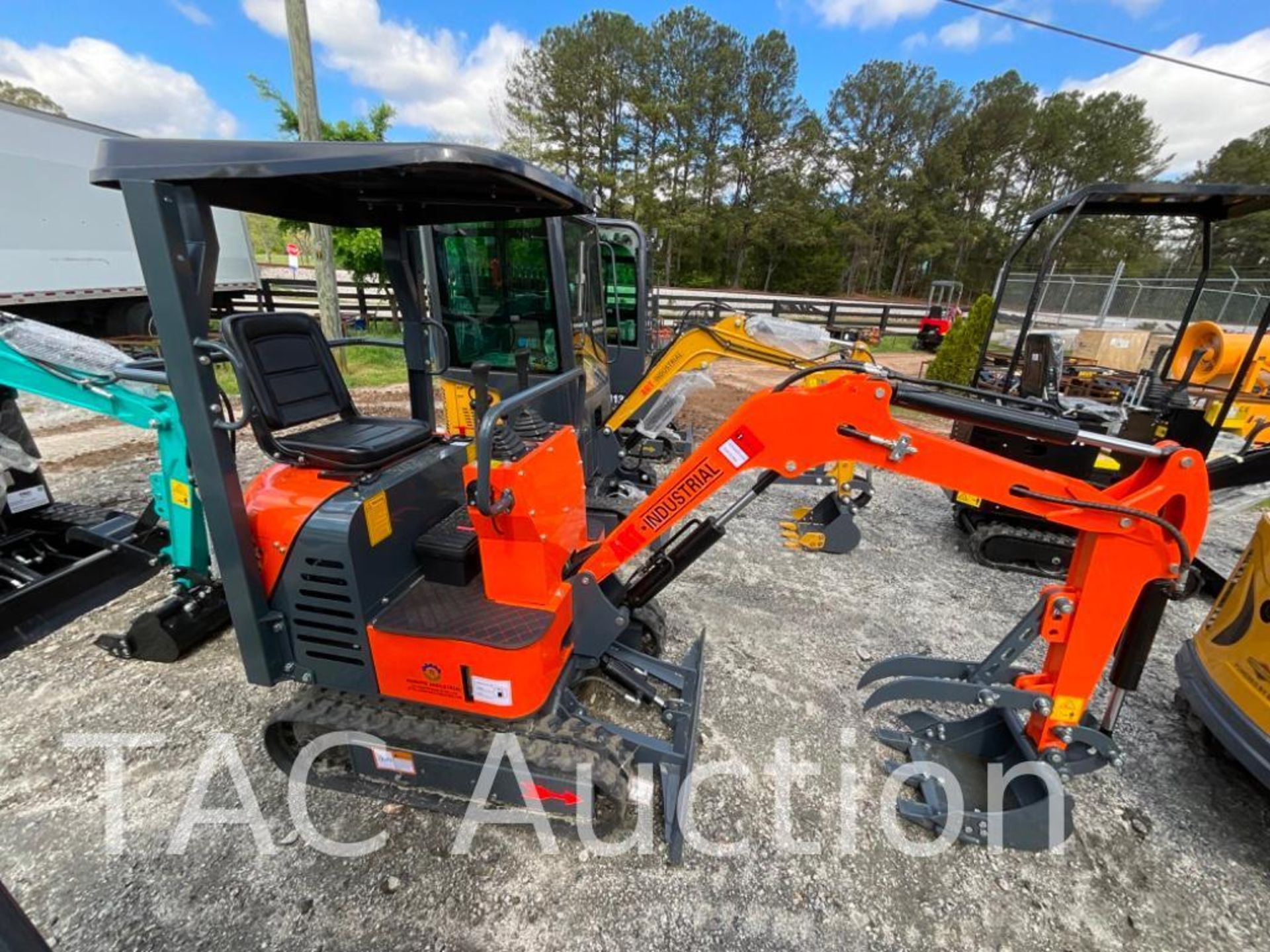 New AGT LH12R Mini Excavator - Image 6 of 19