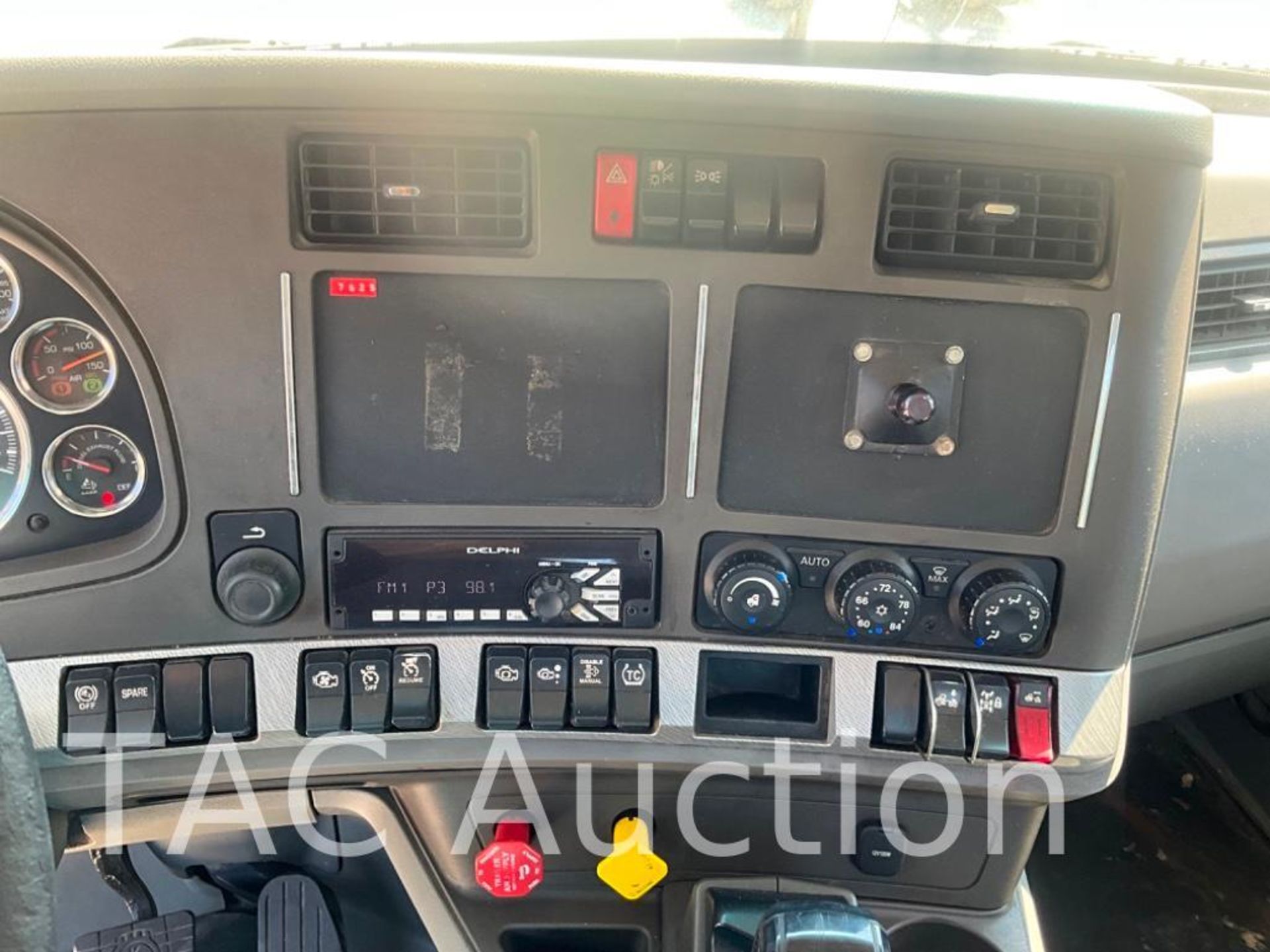 2016 Kenworth T680 Day Cab - Image 18 of 81