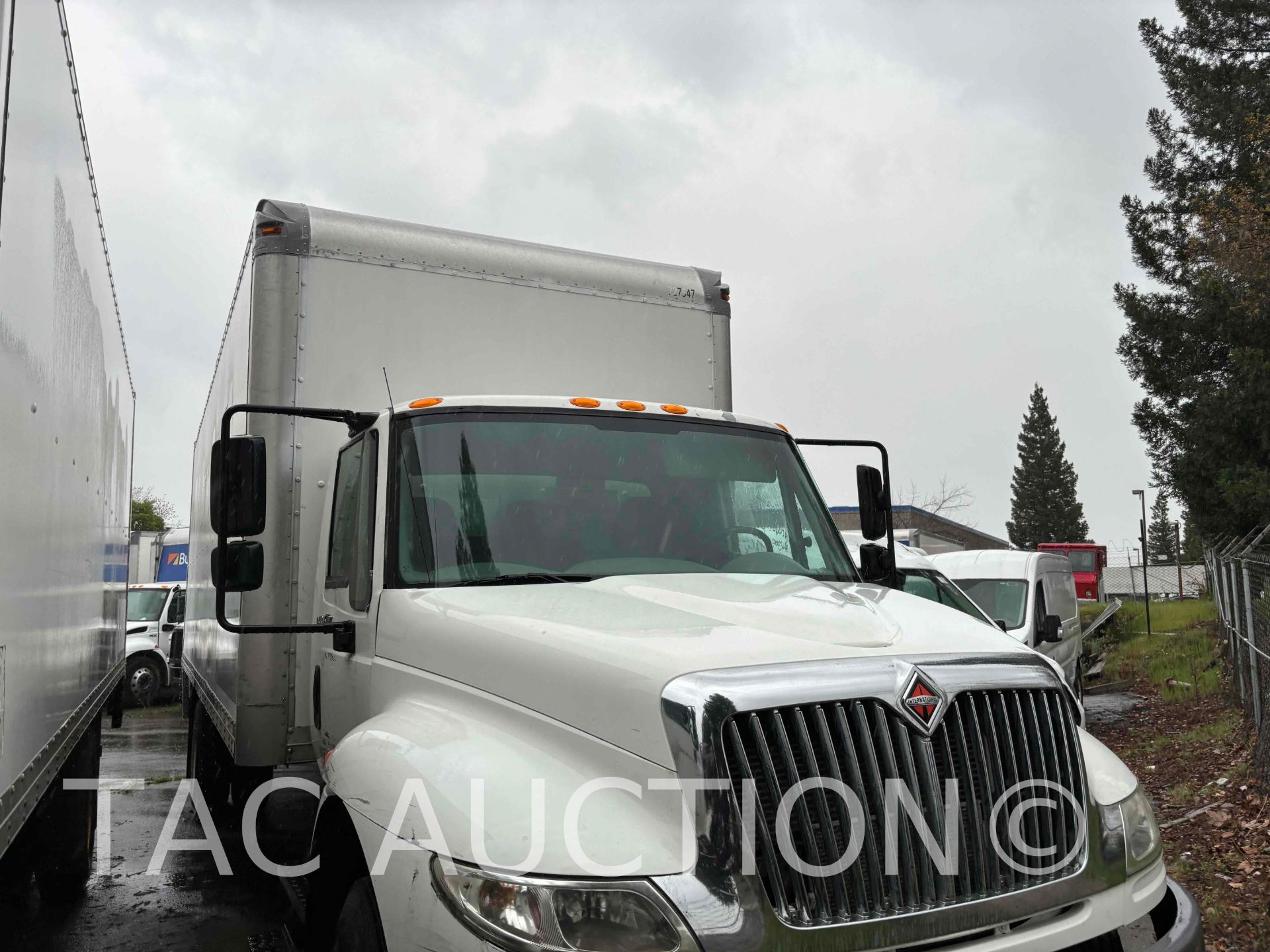 2018 International 4300 26ft Box Truck - Image 2 of 49