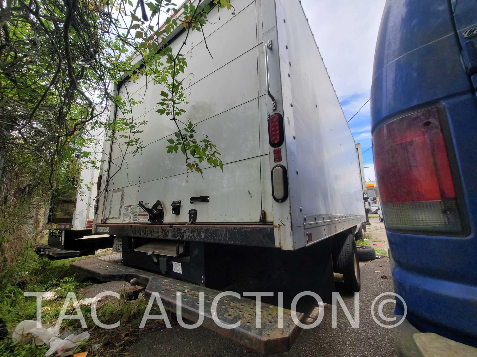 2014 Ford E-350 16ft Box Truck - Image 4 of 31