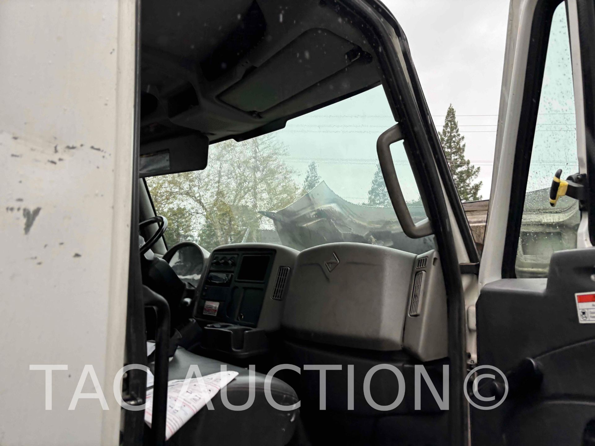 2018 International 4300 26ft Box Truck - Image 10 of 49