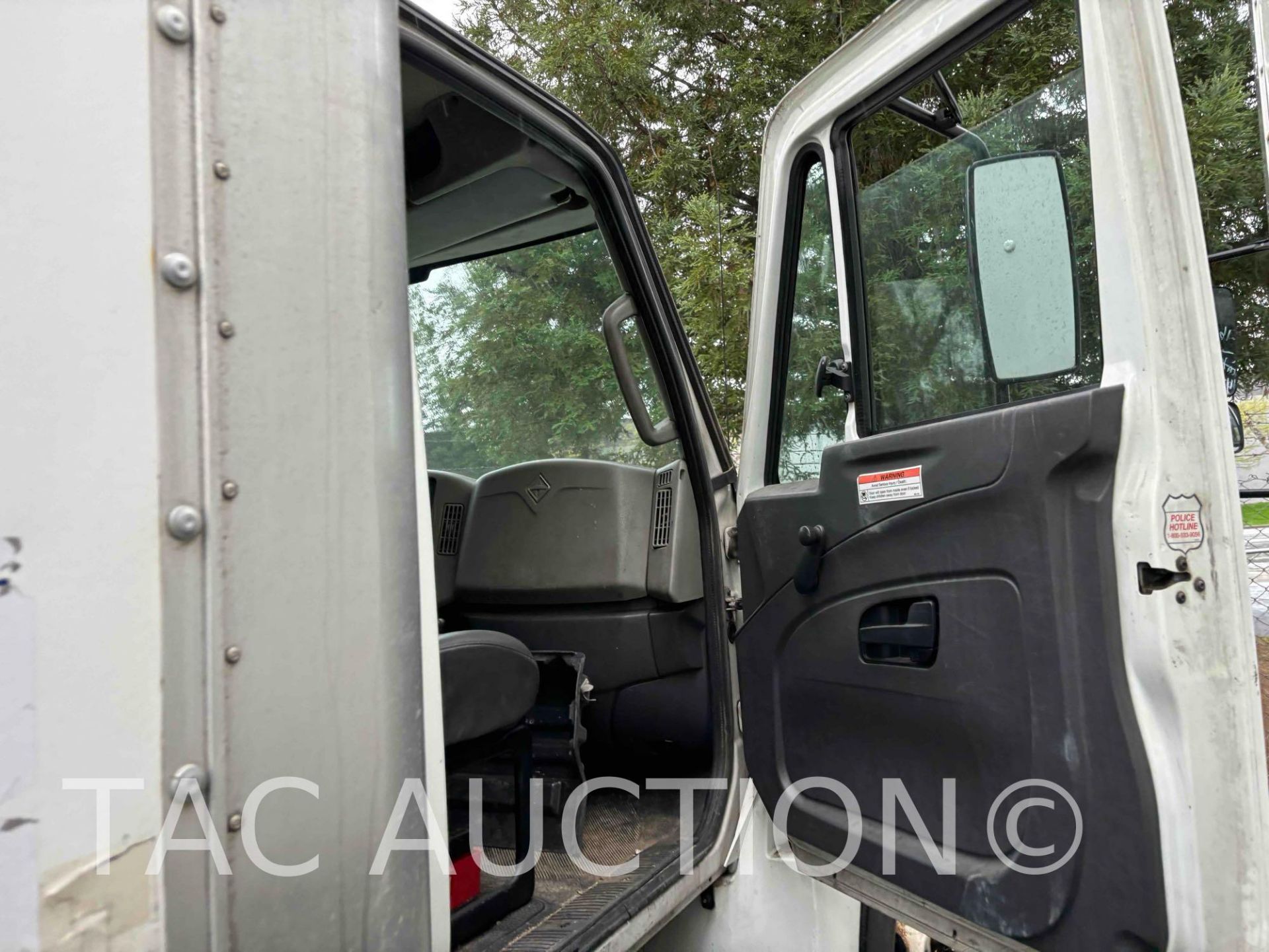 2015 International 4300 26ft Box Truck - Image 12 of 69