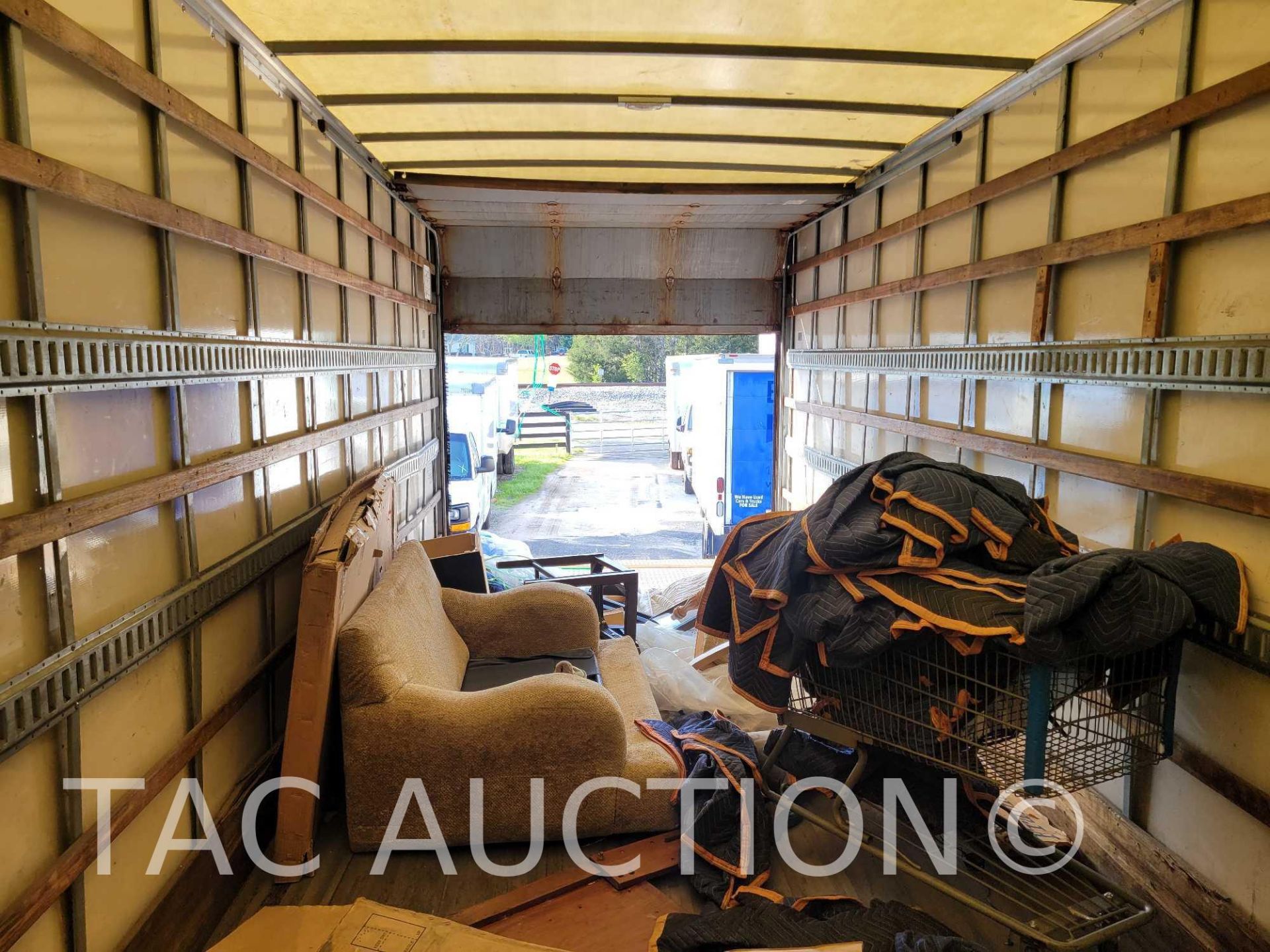 2016 Hino 268 26ft Box Truck - Image 34 of 48