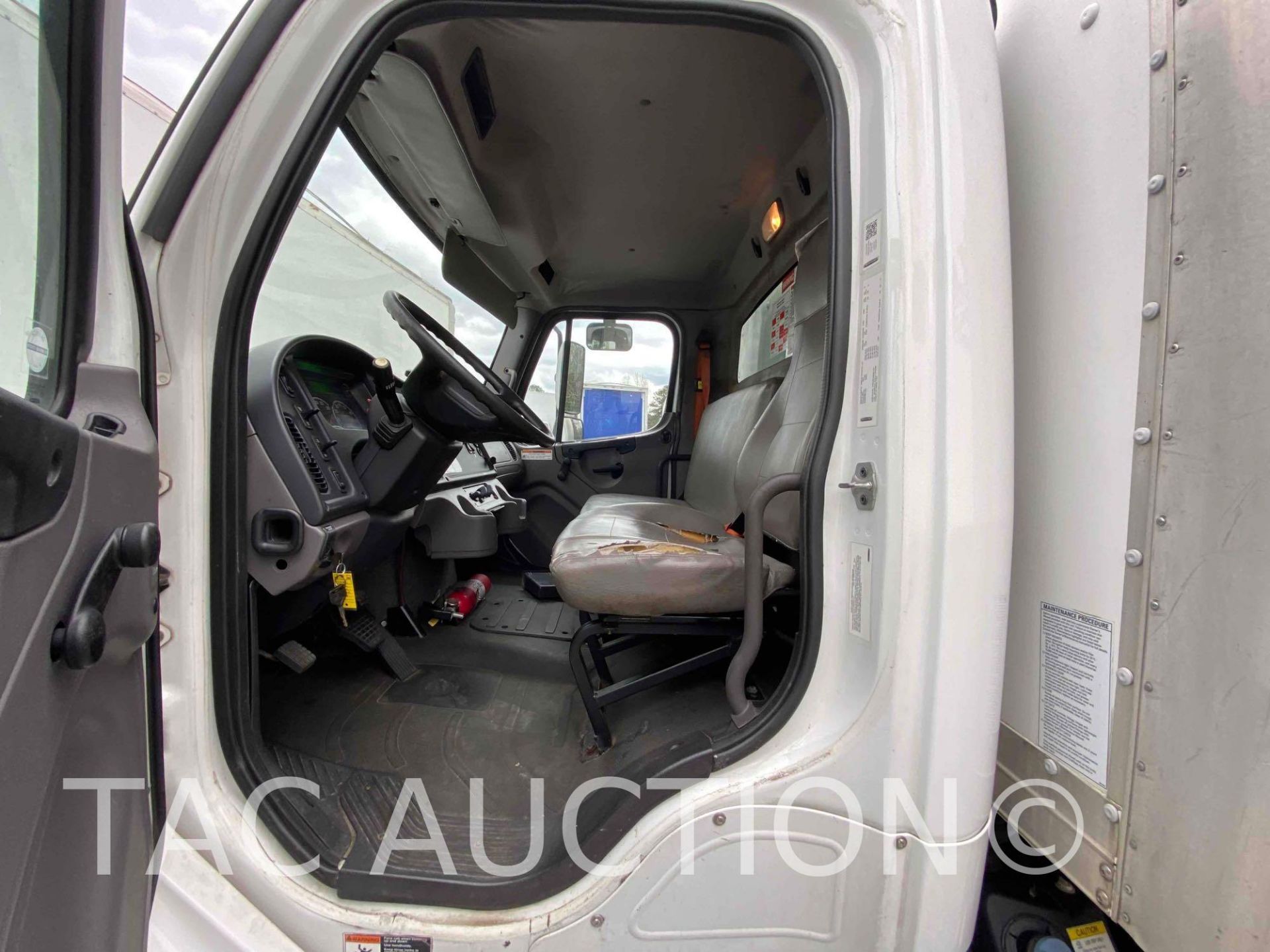 2016 Freightliner M2106 26ft Box Truck - Image 44 of 72
