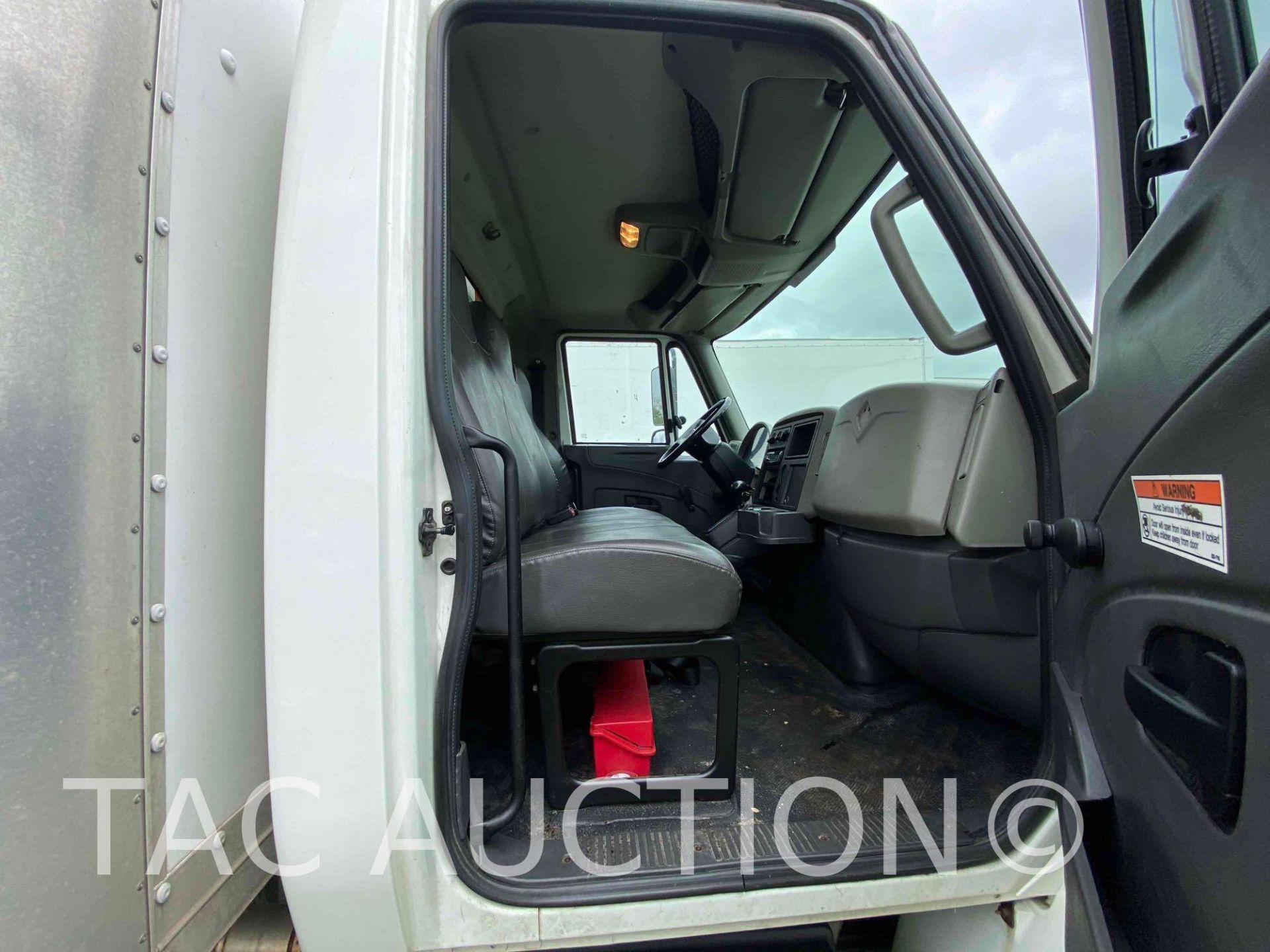 2017 International Durastar 4300 26ft Box Truck - Image 20 of 60