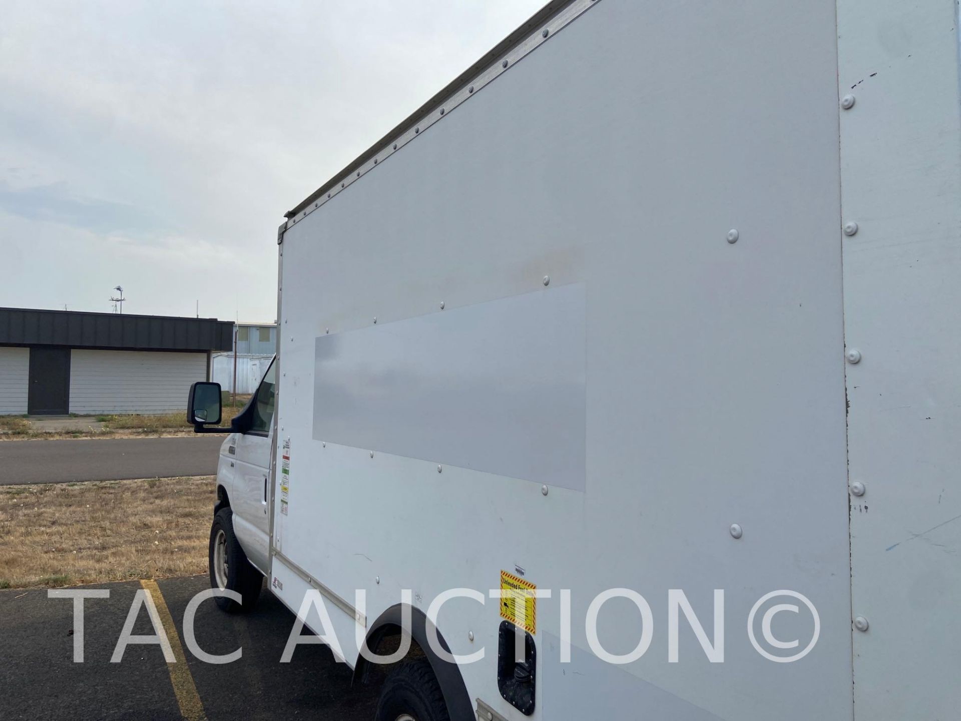 2015 Ford E-350 12ft Box Truck - Image 40 of 70