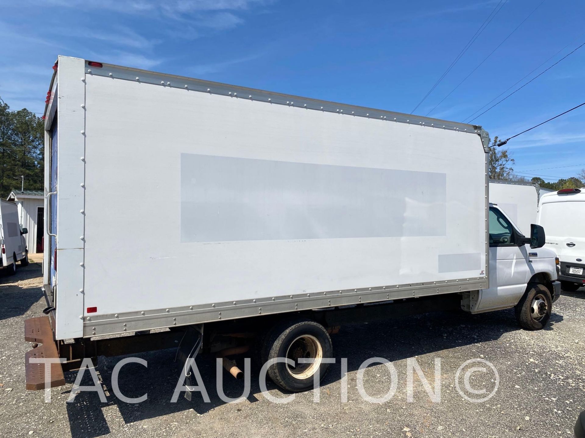 2016 Ford E-350 16ft Box Truck - Image 4 of 50